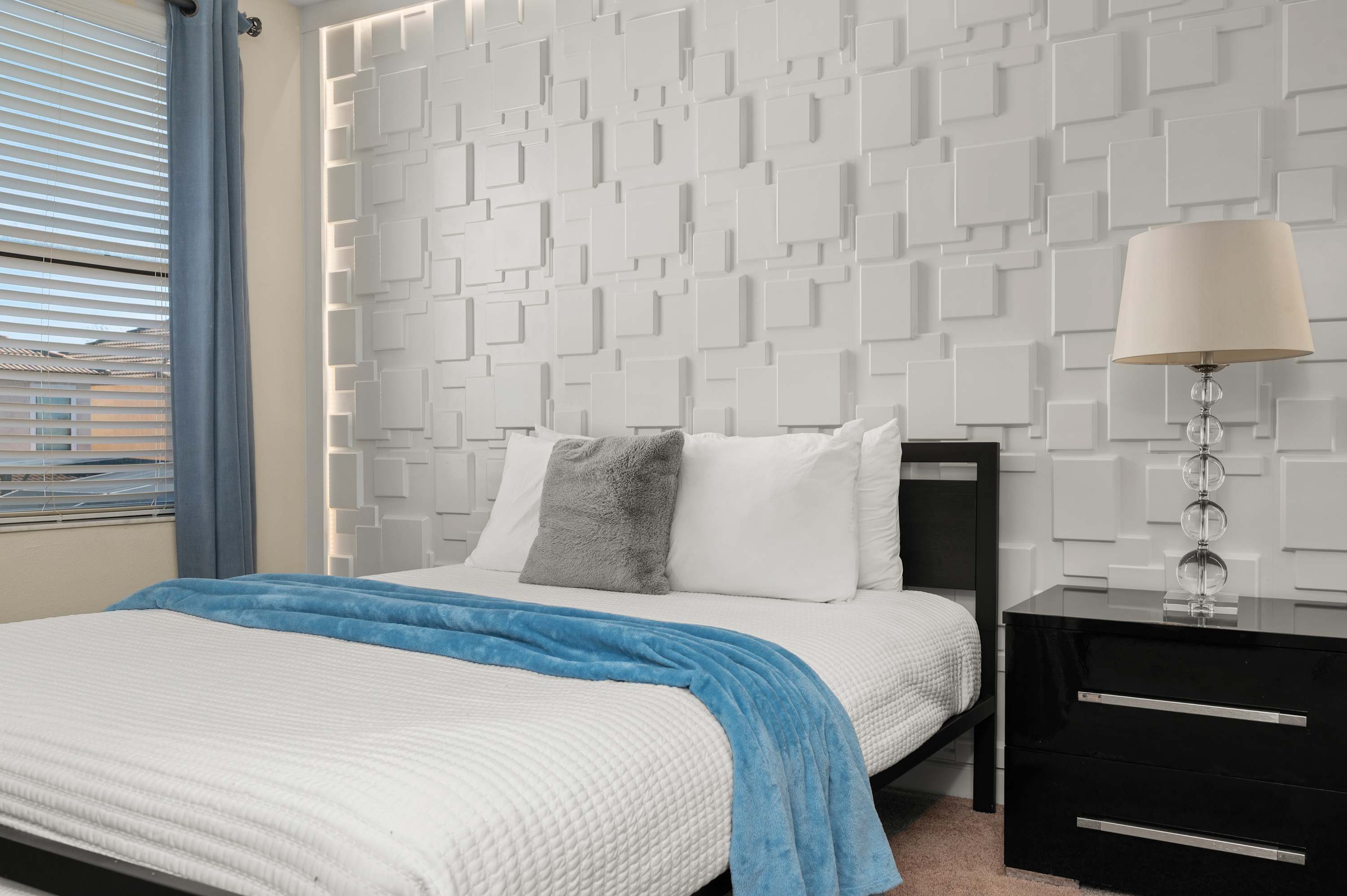 Spacious villa w/ pool, hot tub & game room