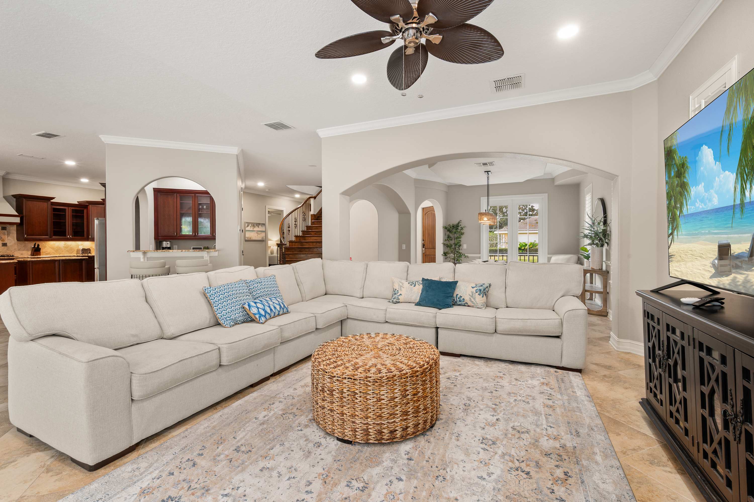 Reunion villa w/ pool & cinema room