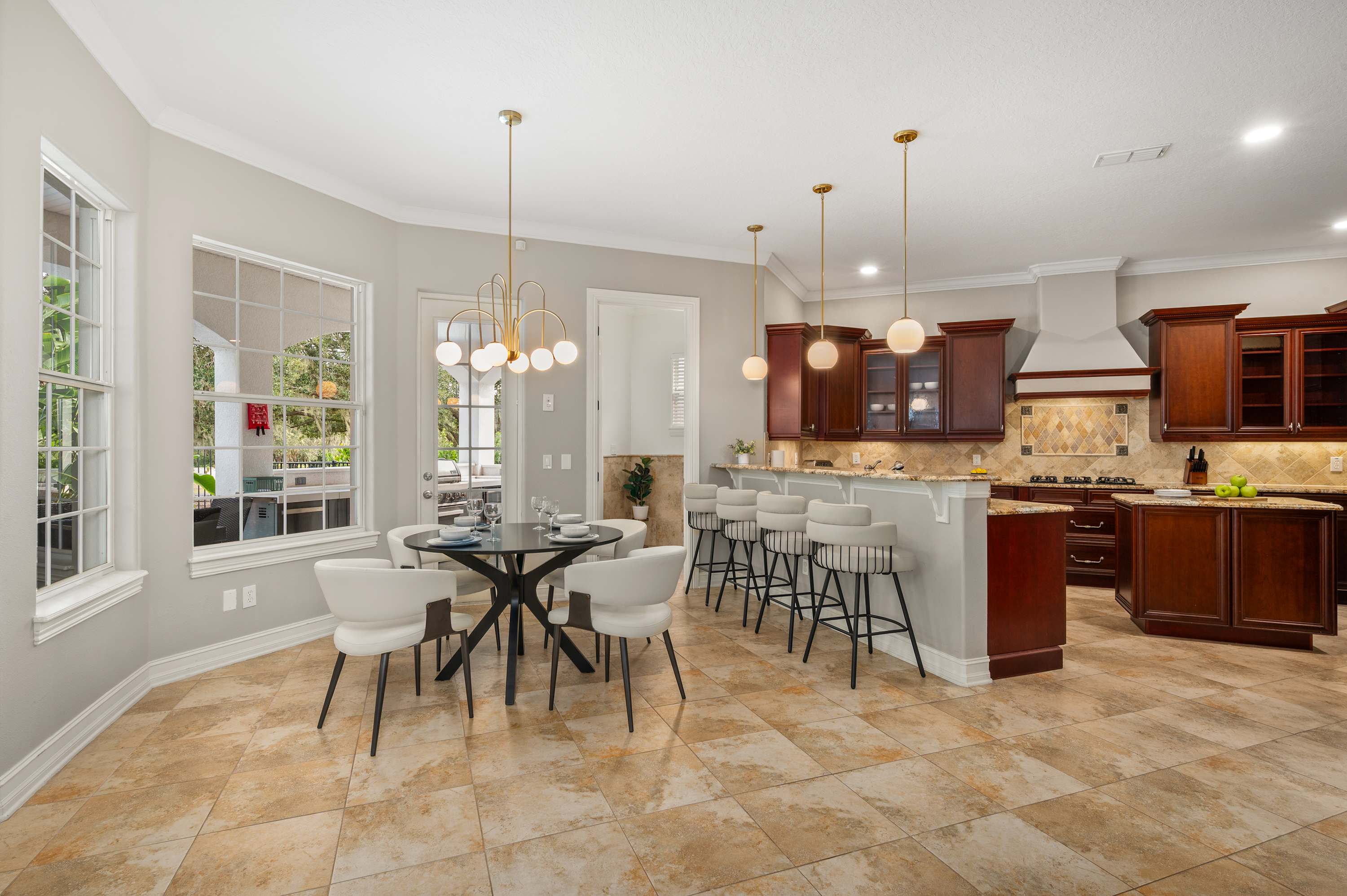 Reunion villa w/ pool & cinema room