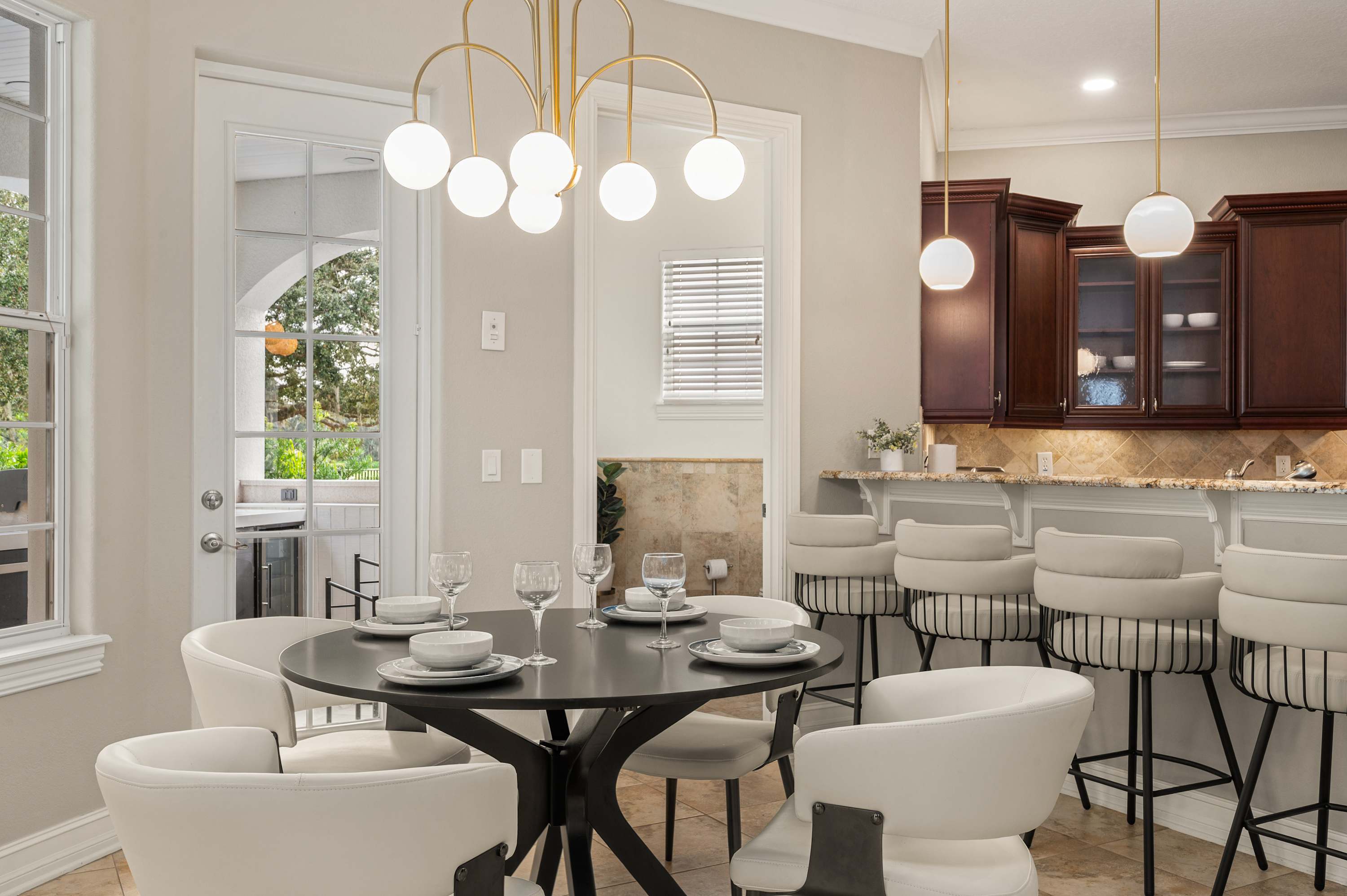 Reunion villa w/ pool & cinema room