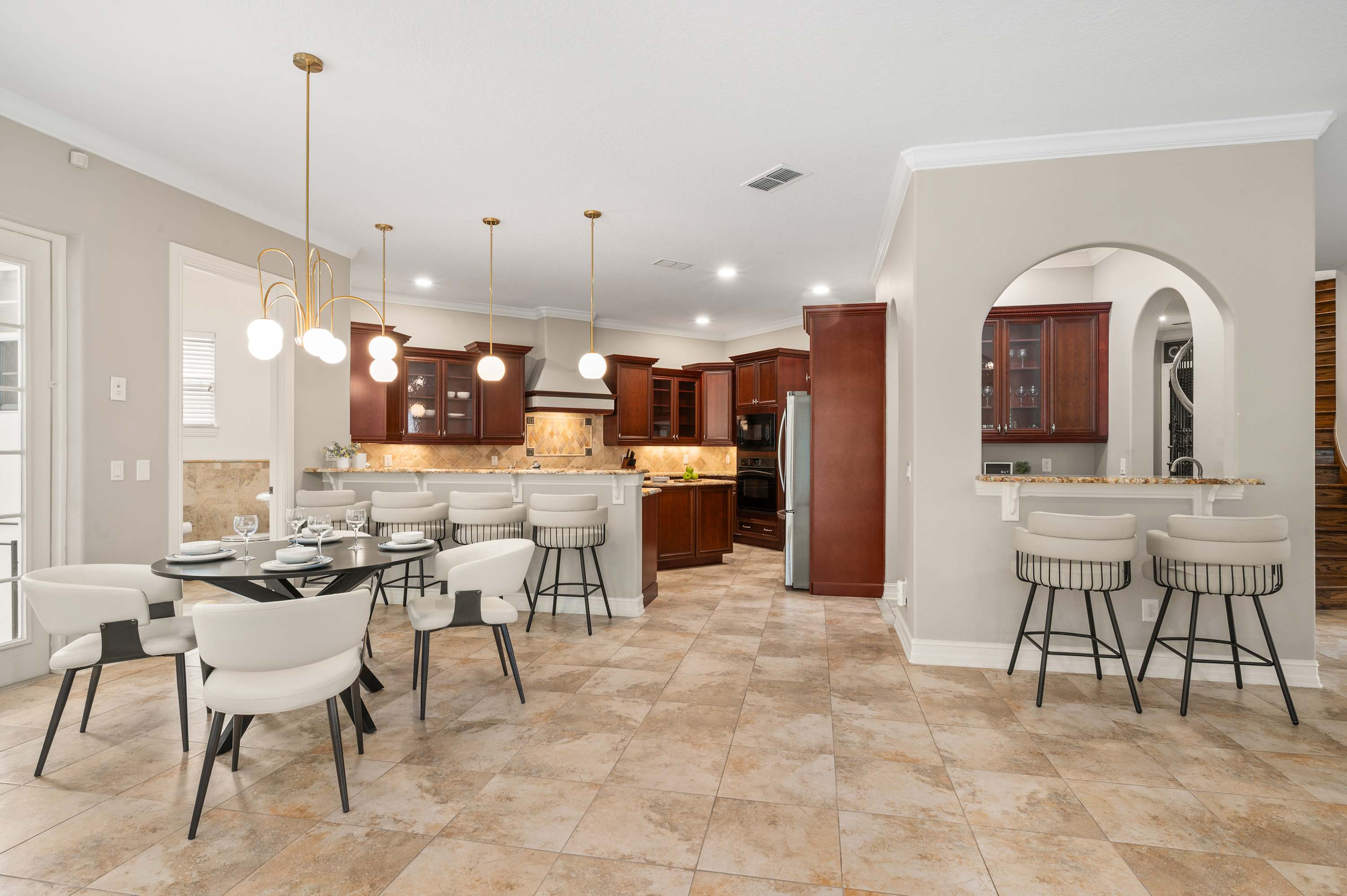 Reunion villa w/ pool & cinema room