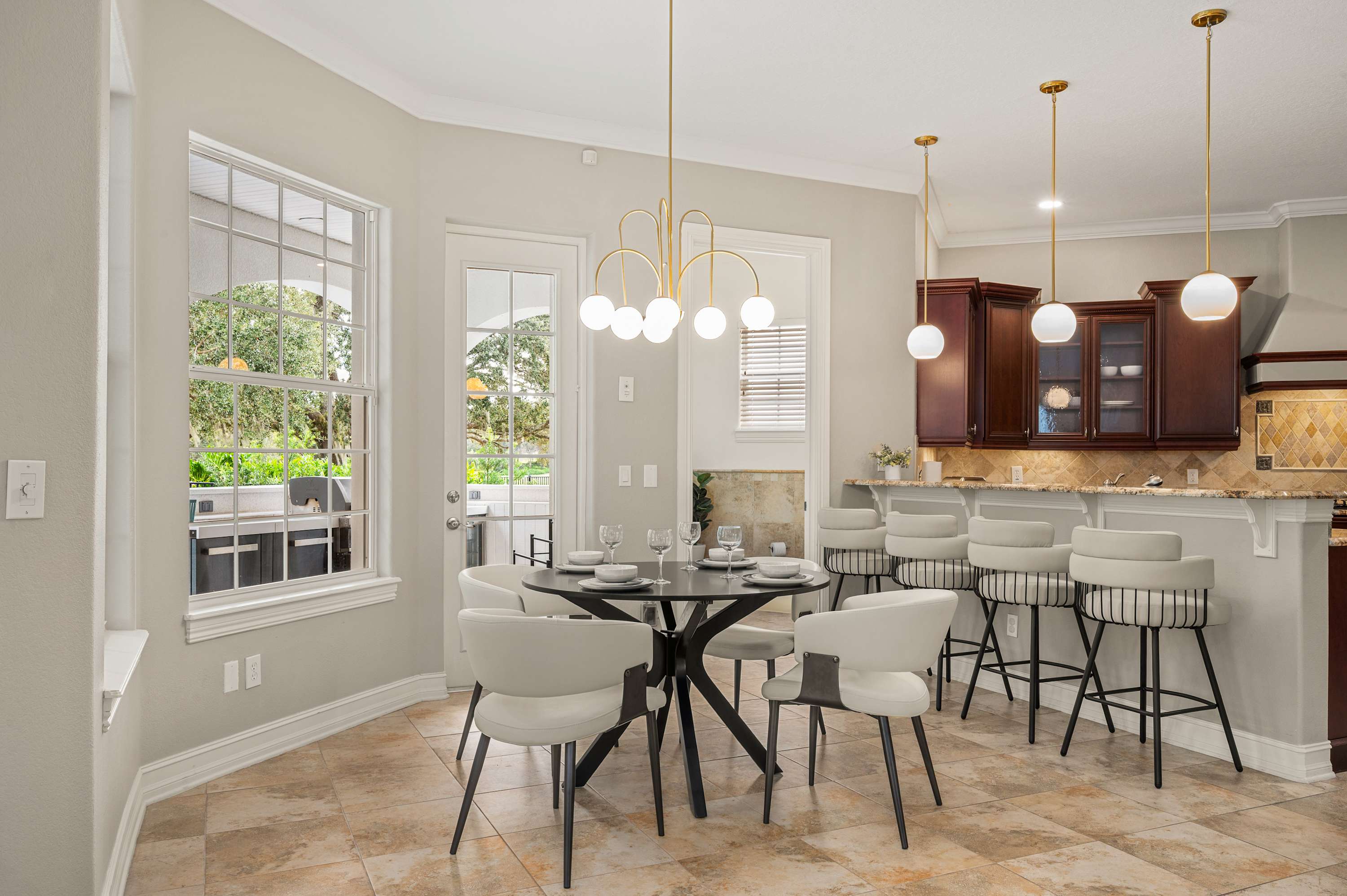 Reunion villa w/ pool & cinema room