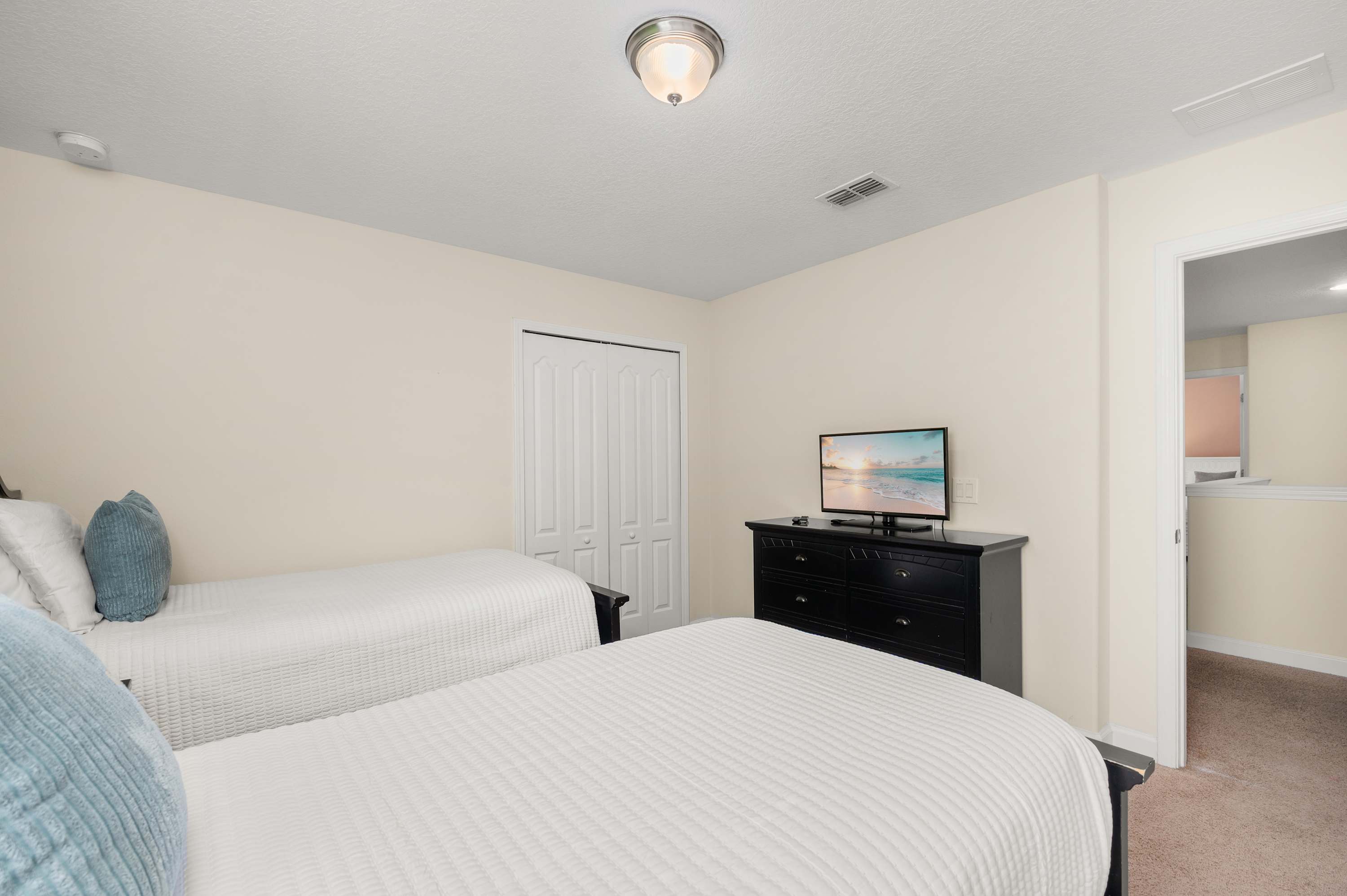 Spacious villa w/ pool, hot tub & game room