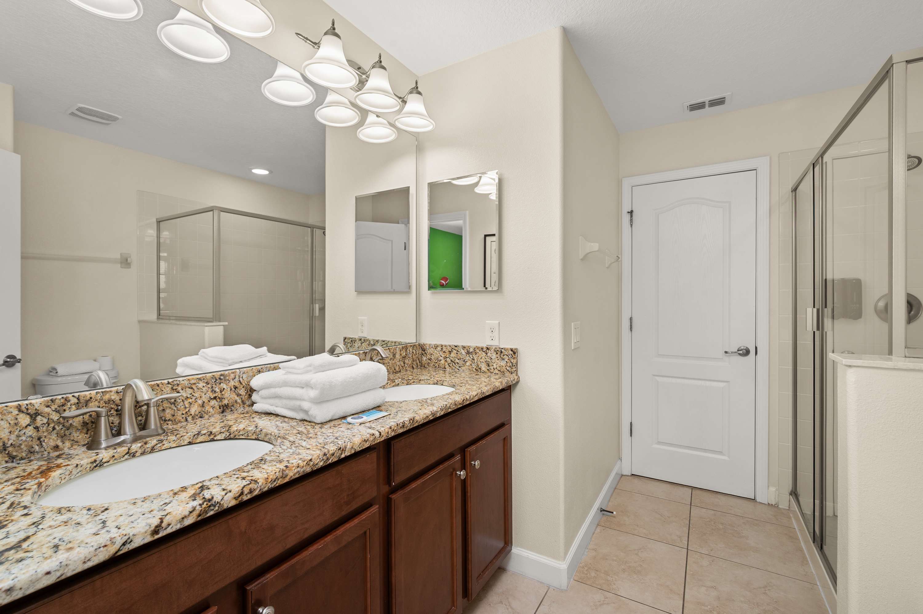 Spacious villa w/ pool, hot tub & game room