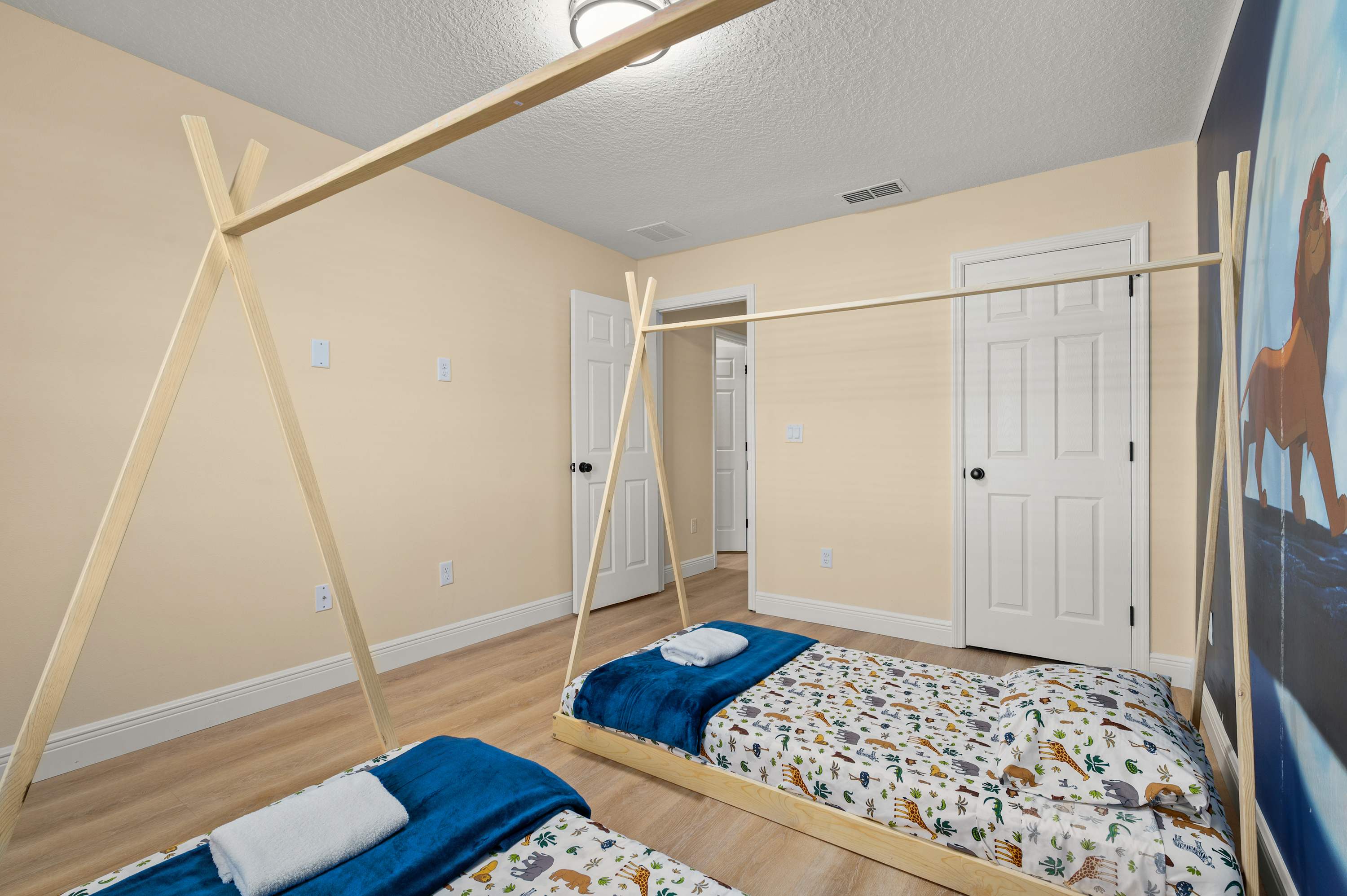 Family getaway w/ private pool & game room