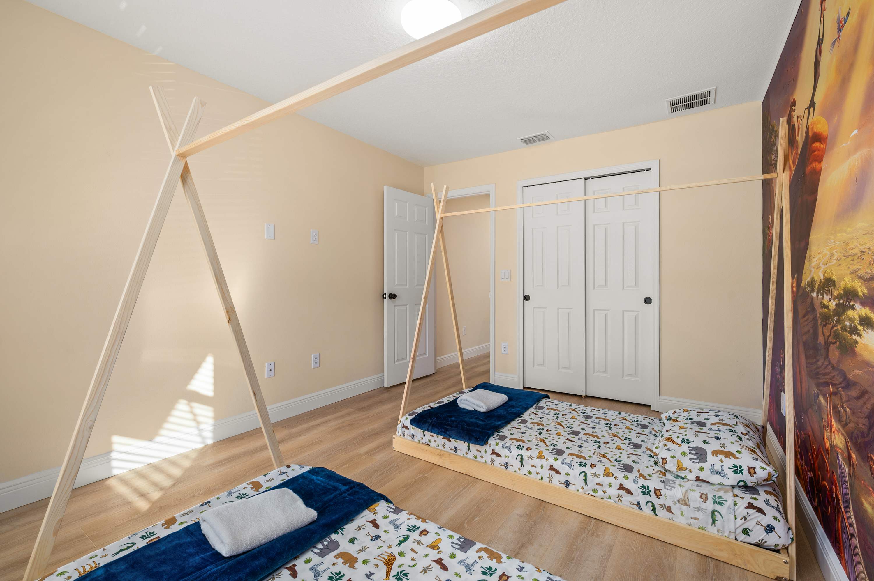 Family getaway w/ private pool & game room