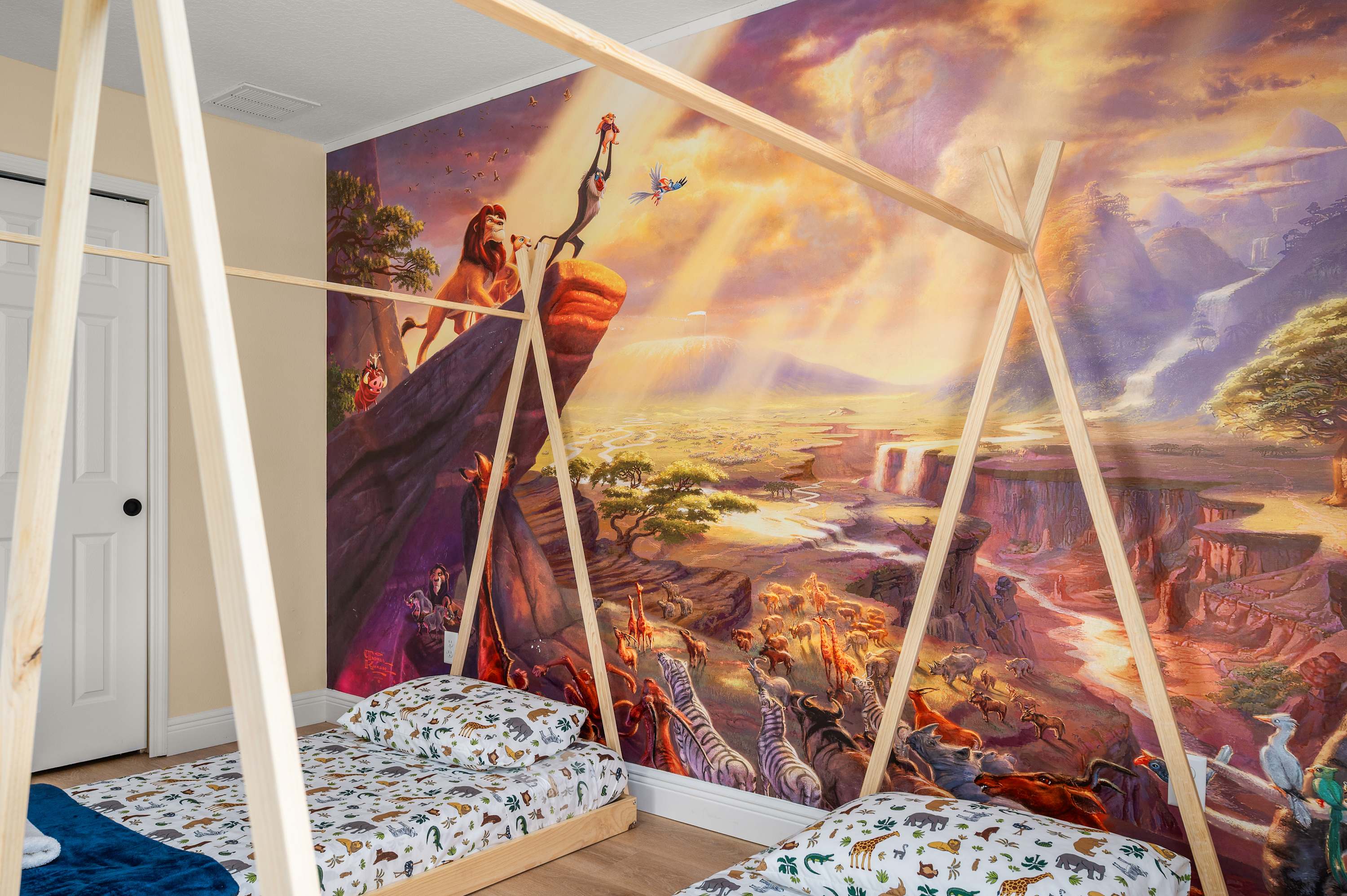 Family getaway w/ private pool & game room