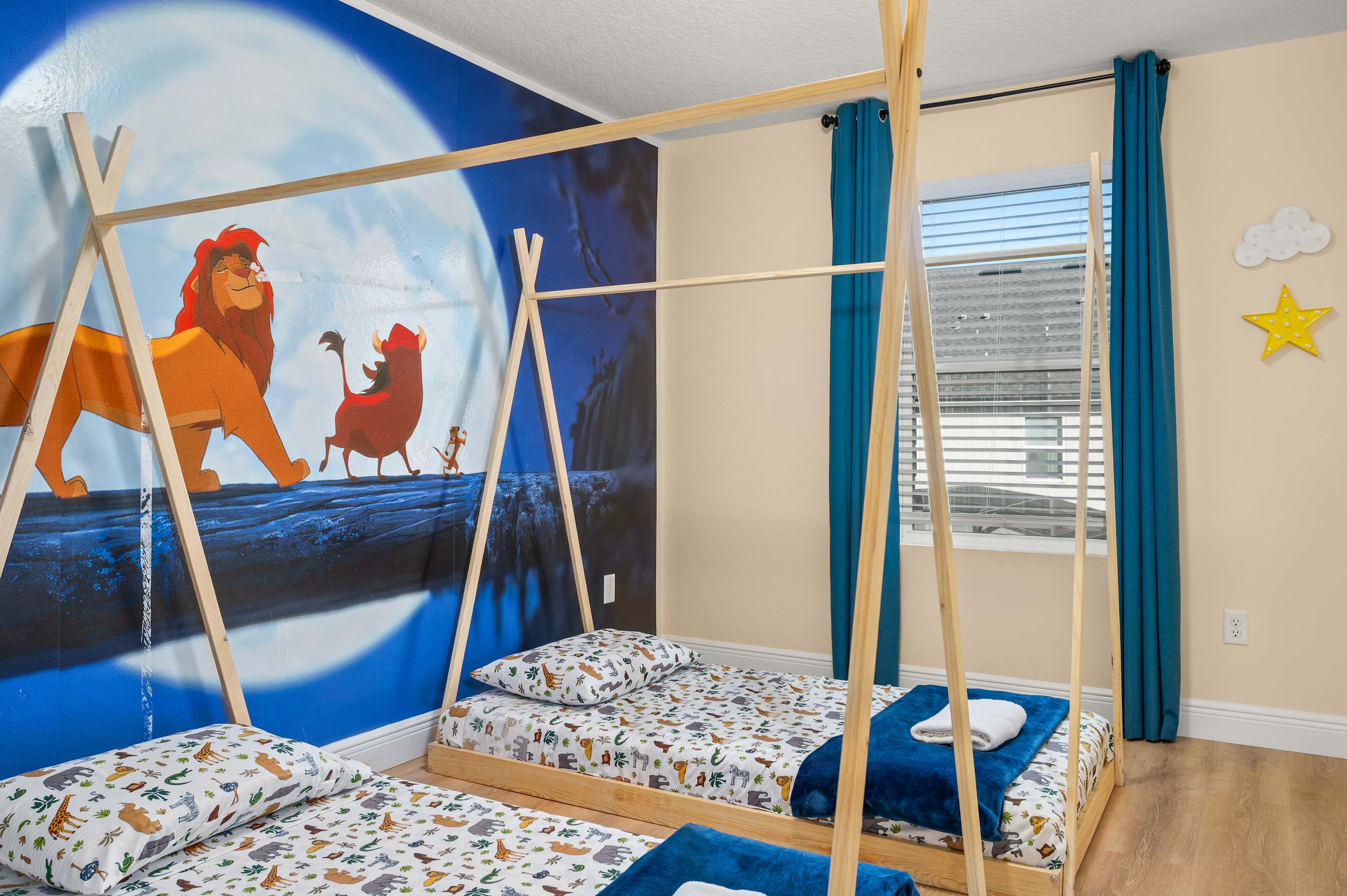 Family getaway w/ private pool & game room