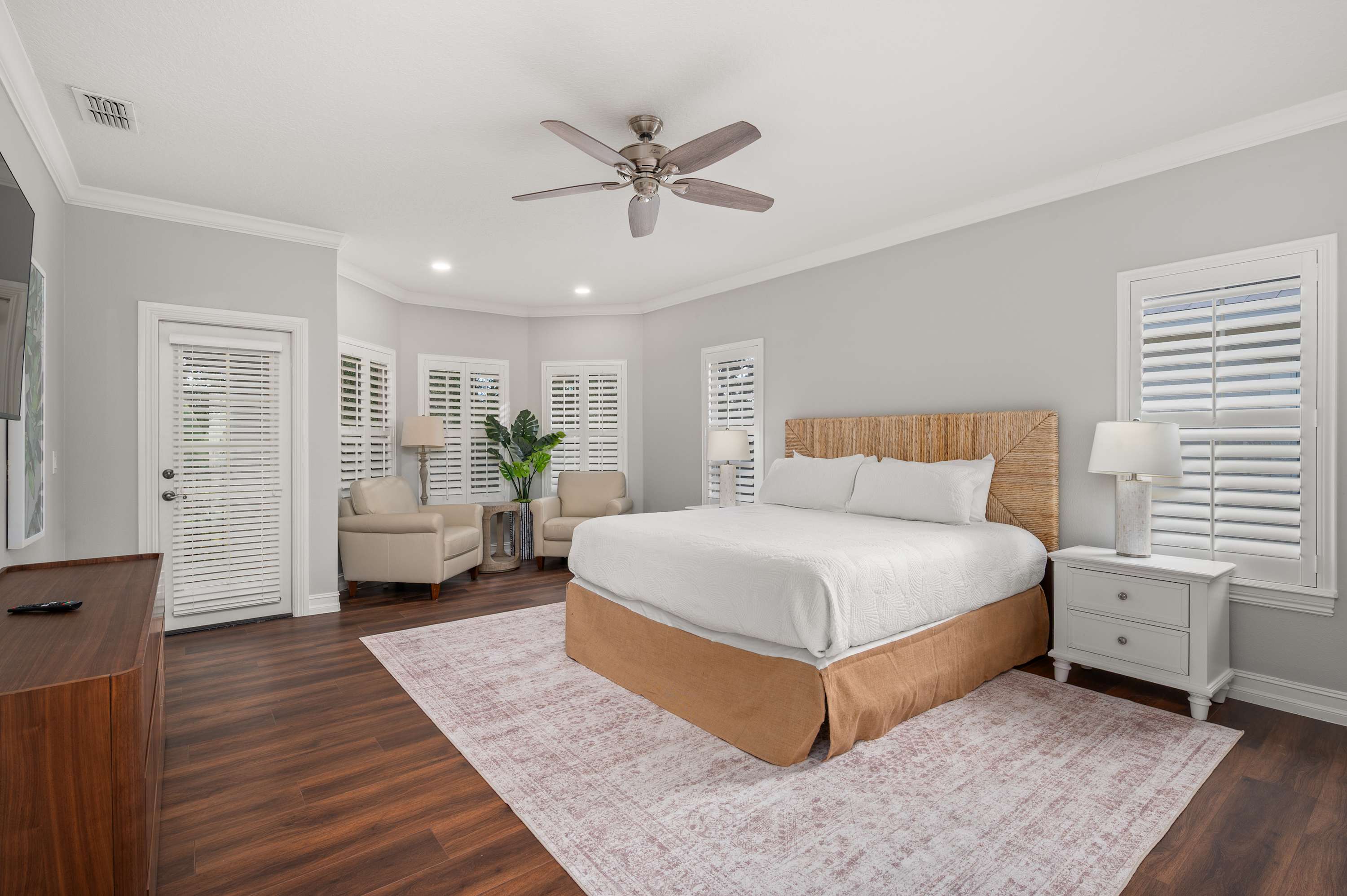 Reunion villa w/ pool & cinema room