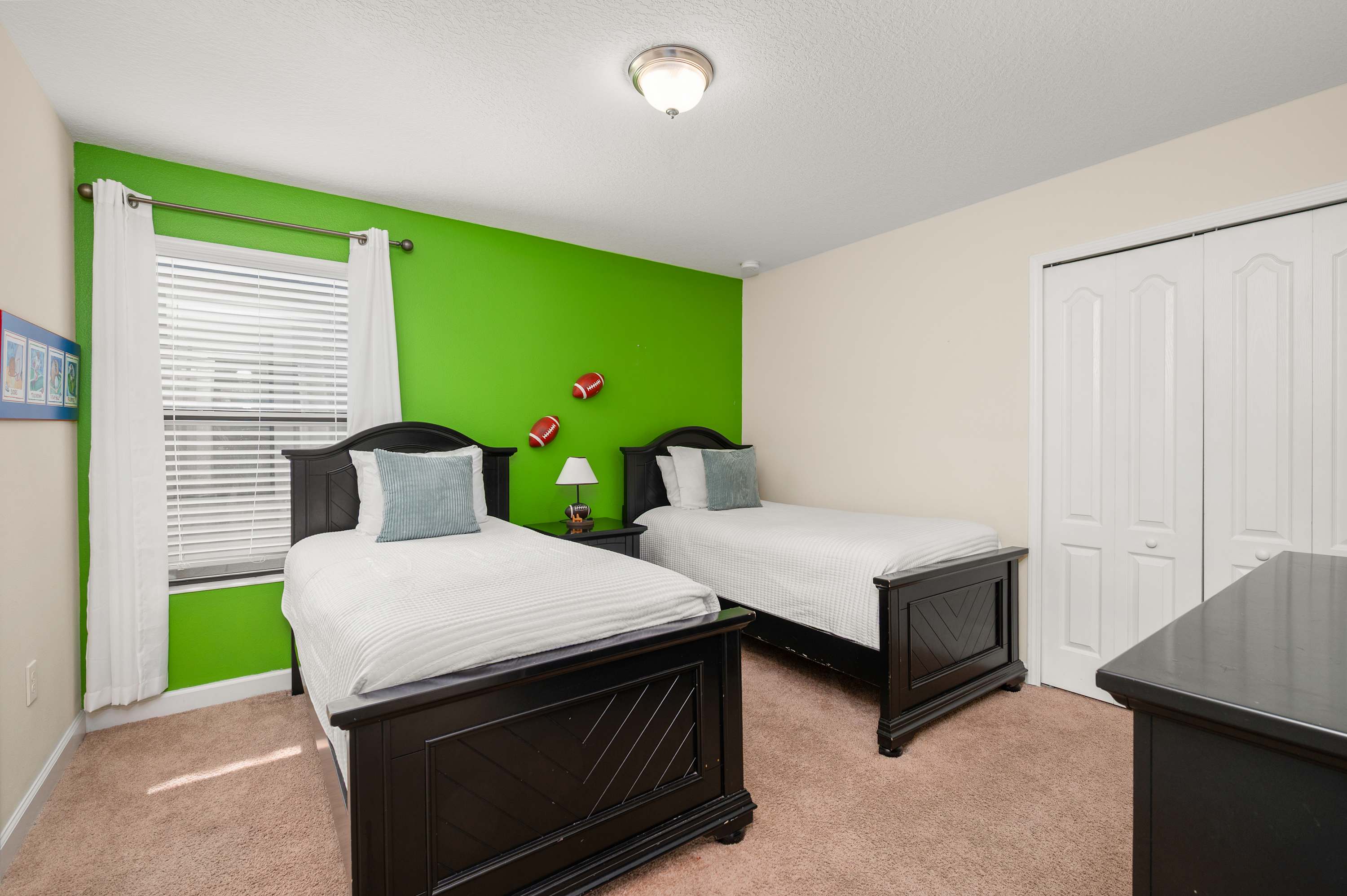 Spacious villa w/ pool, hot tub & game room