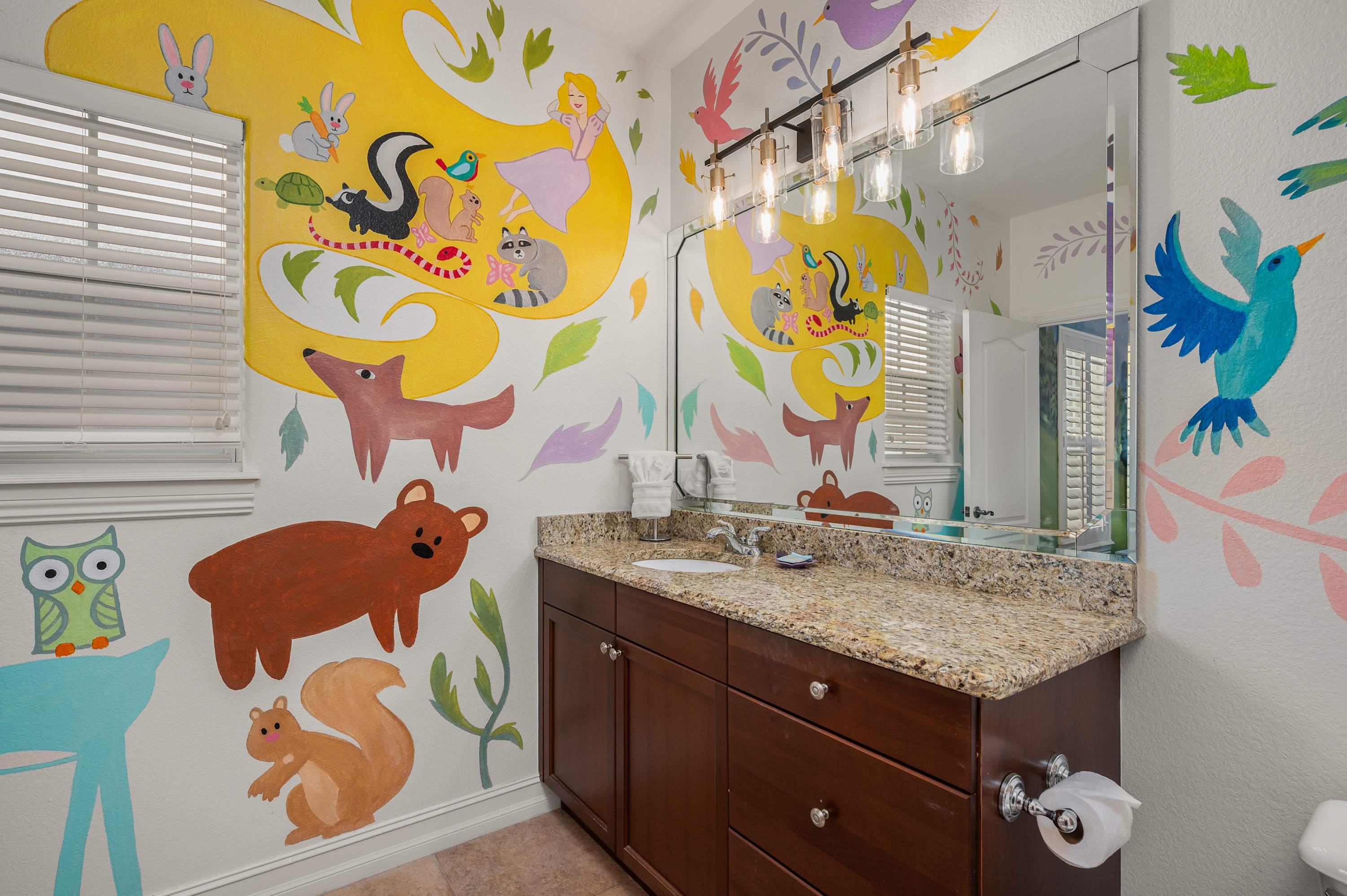 Reunion villa w/ pool & cinema room