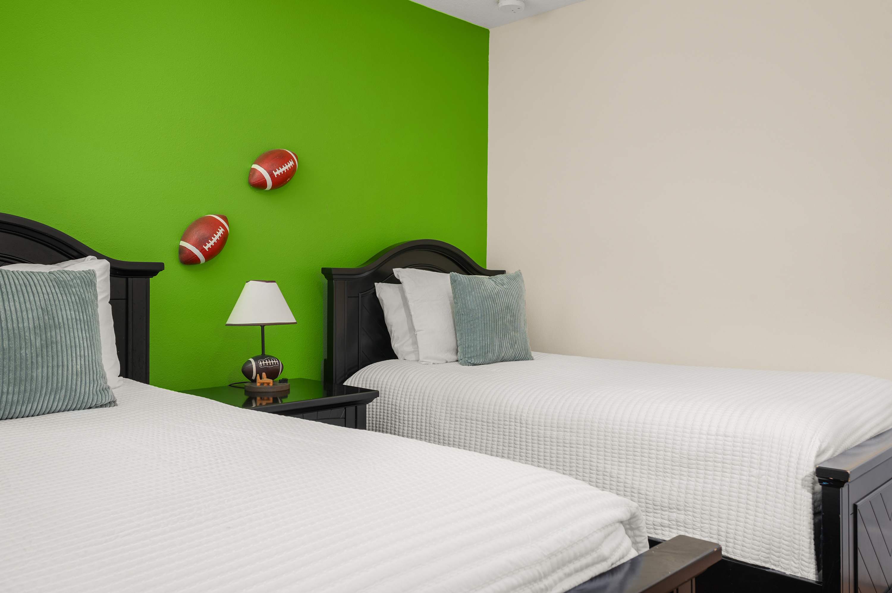 Spacious villa w/ pool, hot tub & game room