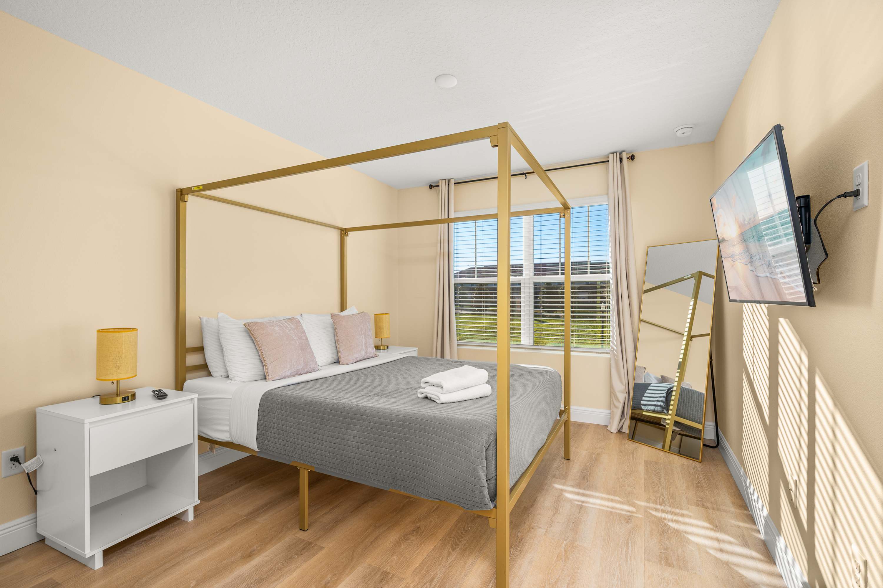 Family getaway w/ private pool & game room