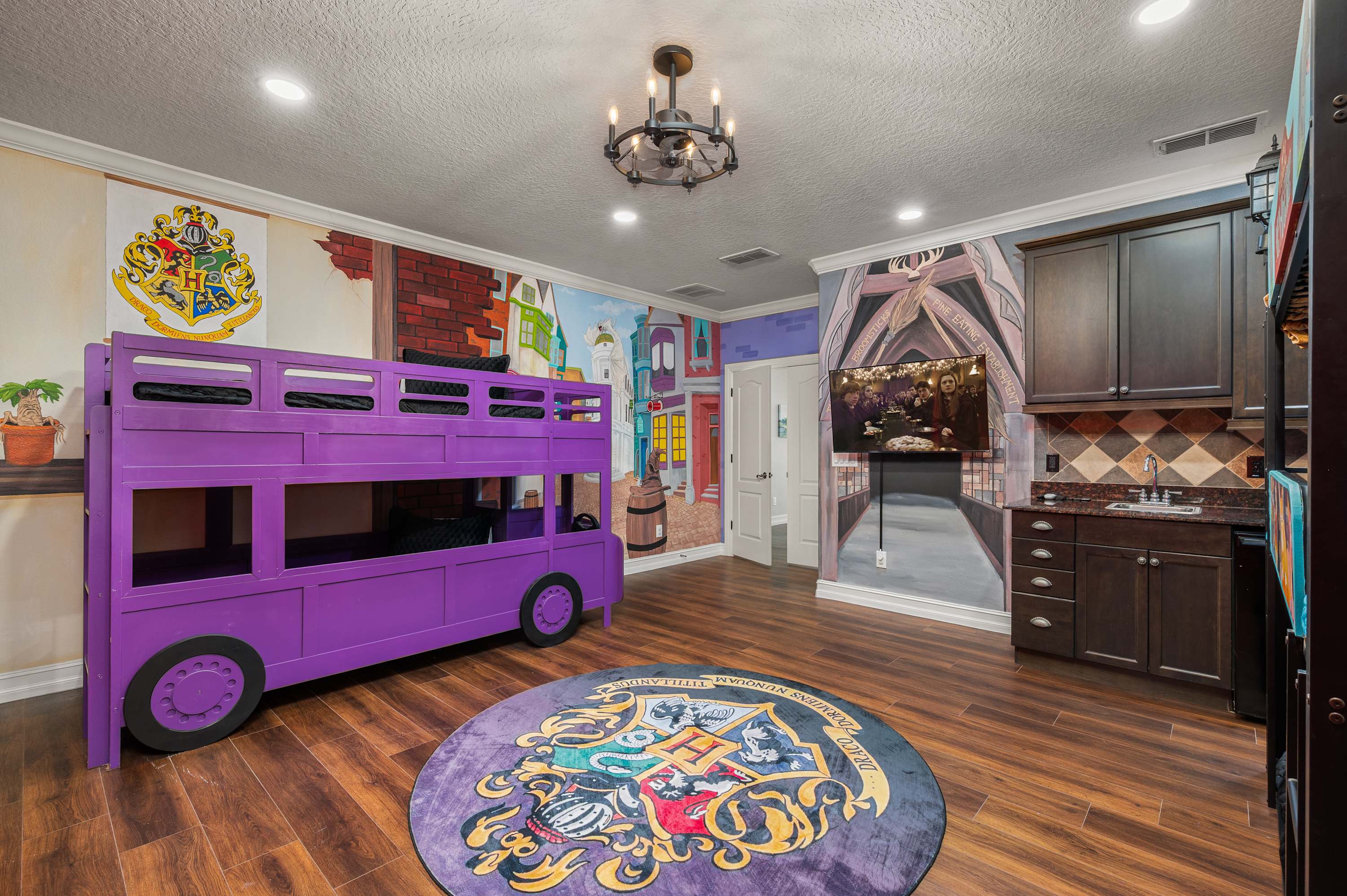 Reunion villa w/ pool & cinema room