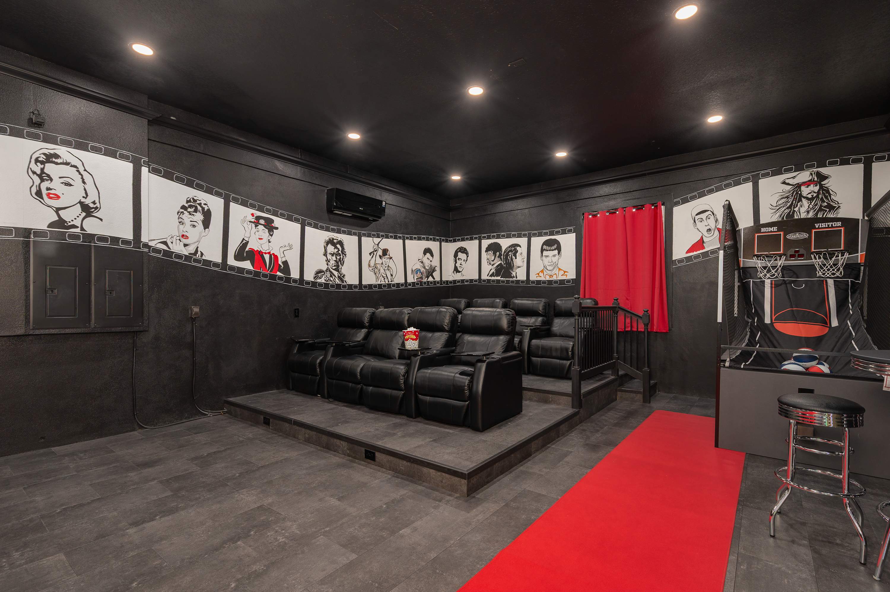 Reunion villa w/ pool & cinema room