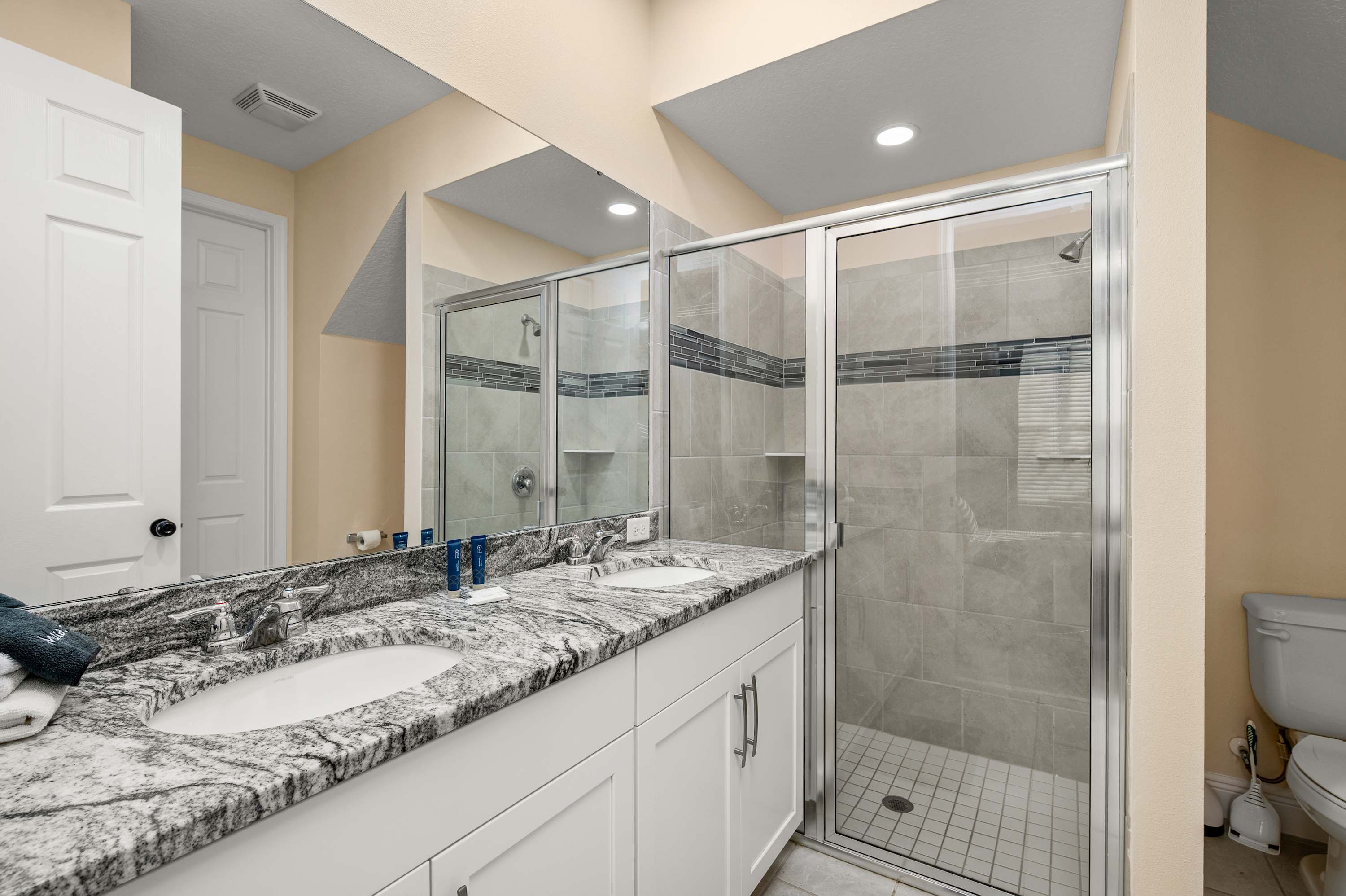 Family getaway w/ private pool & game room