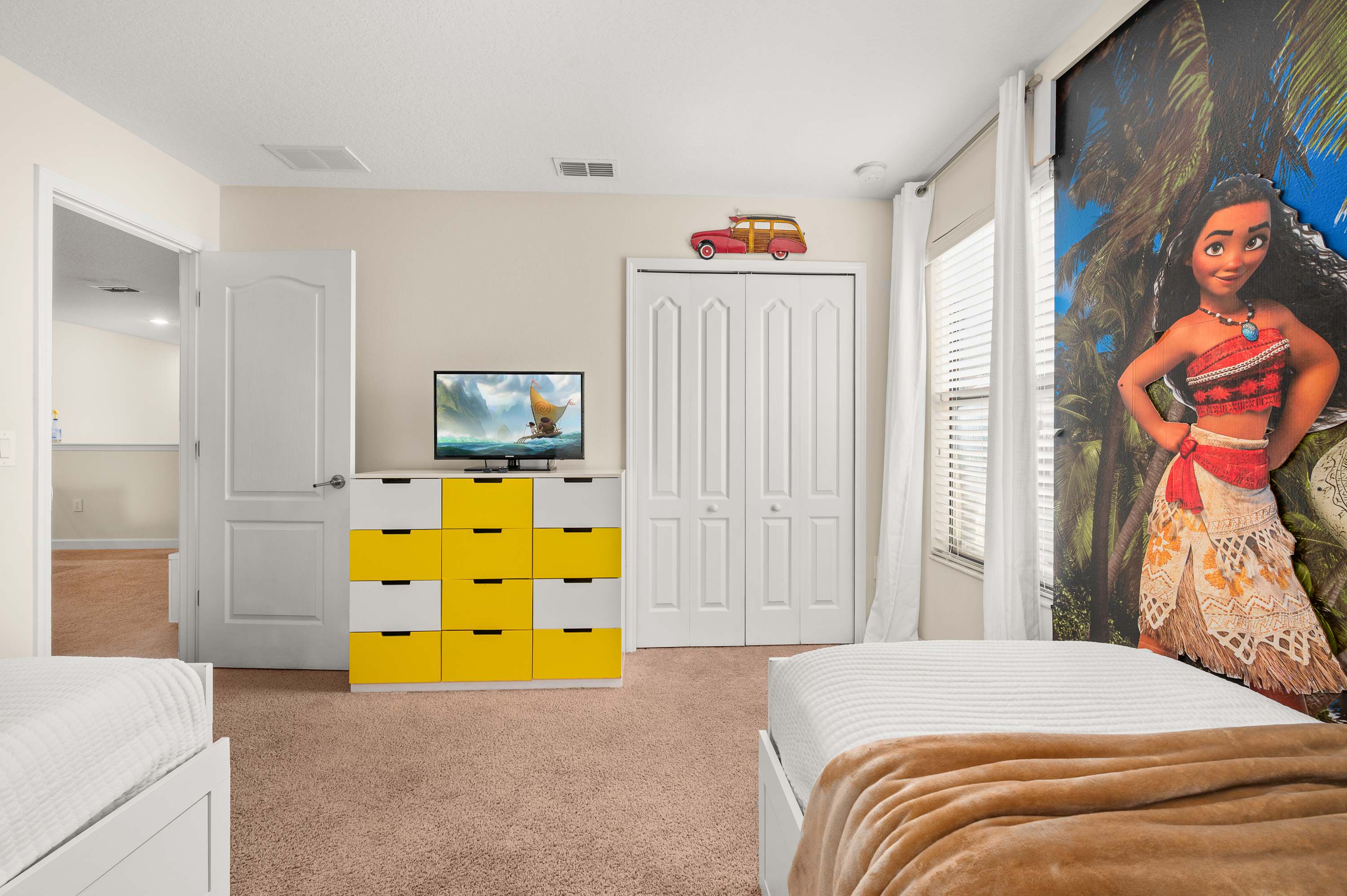 Spacious villa w/ pool, hot tub & game room