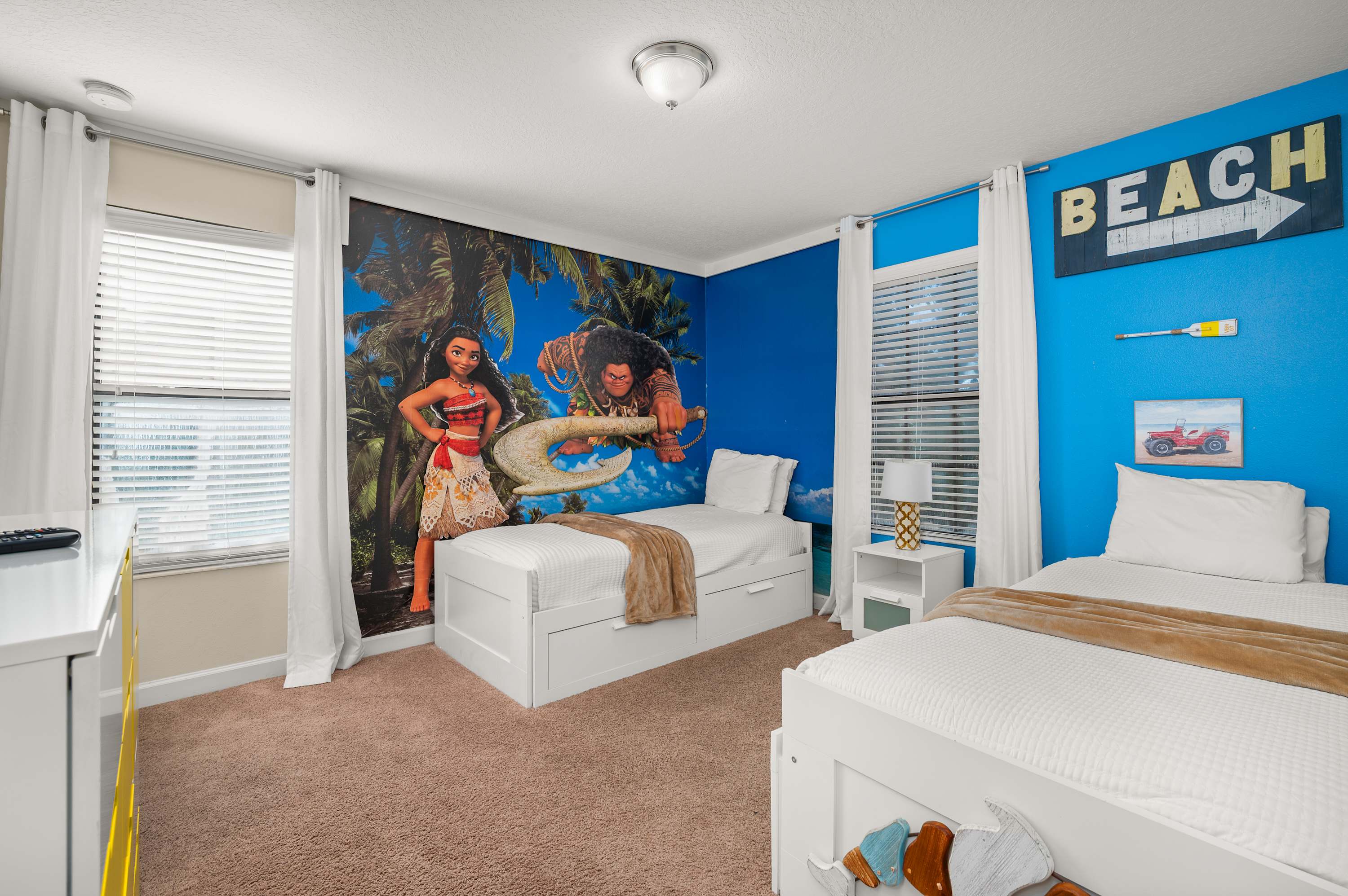 Spacious villa w/ pool, hot tub & game room