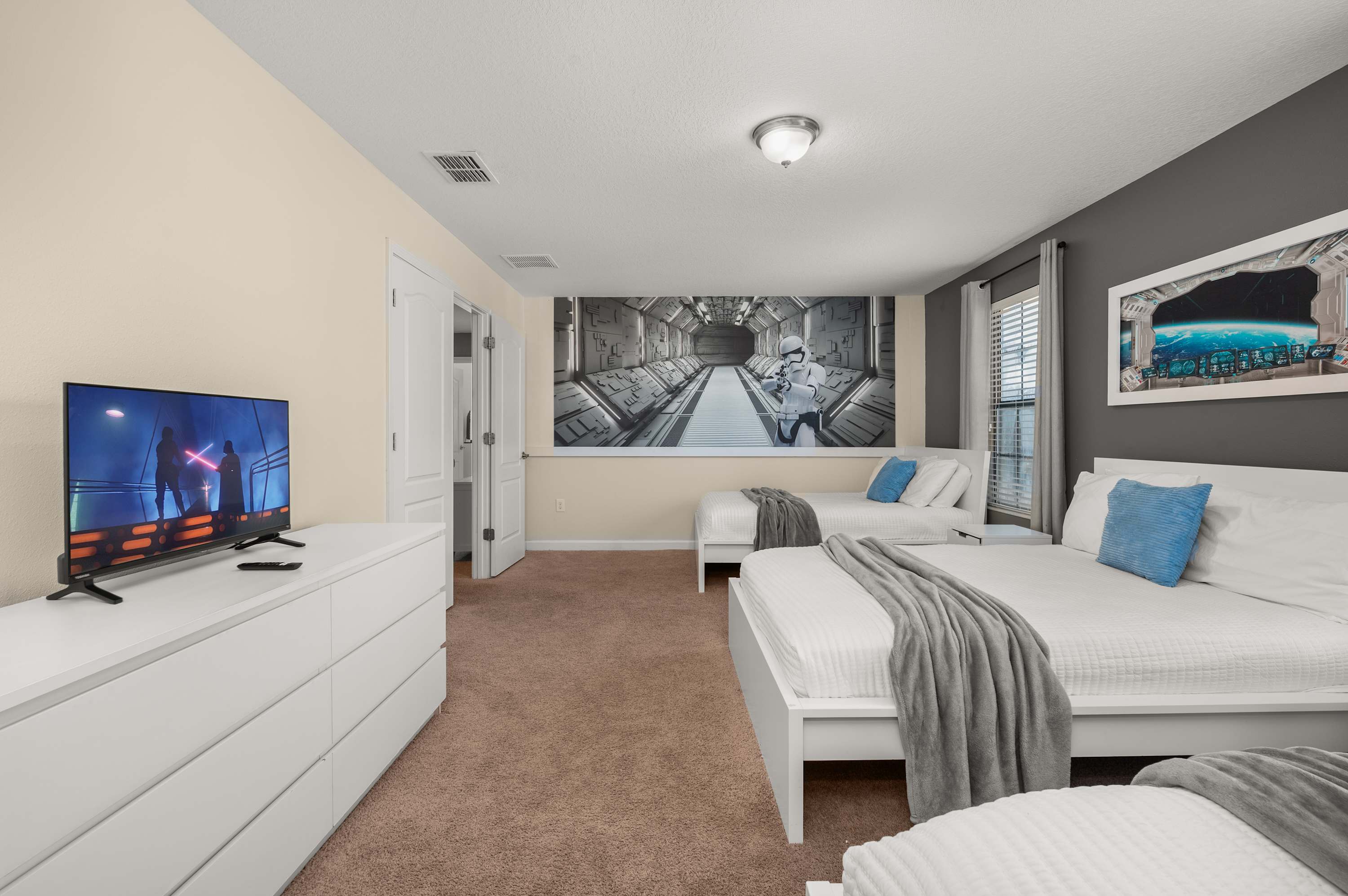 Spacious villa w/ pool, hot tub & game room