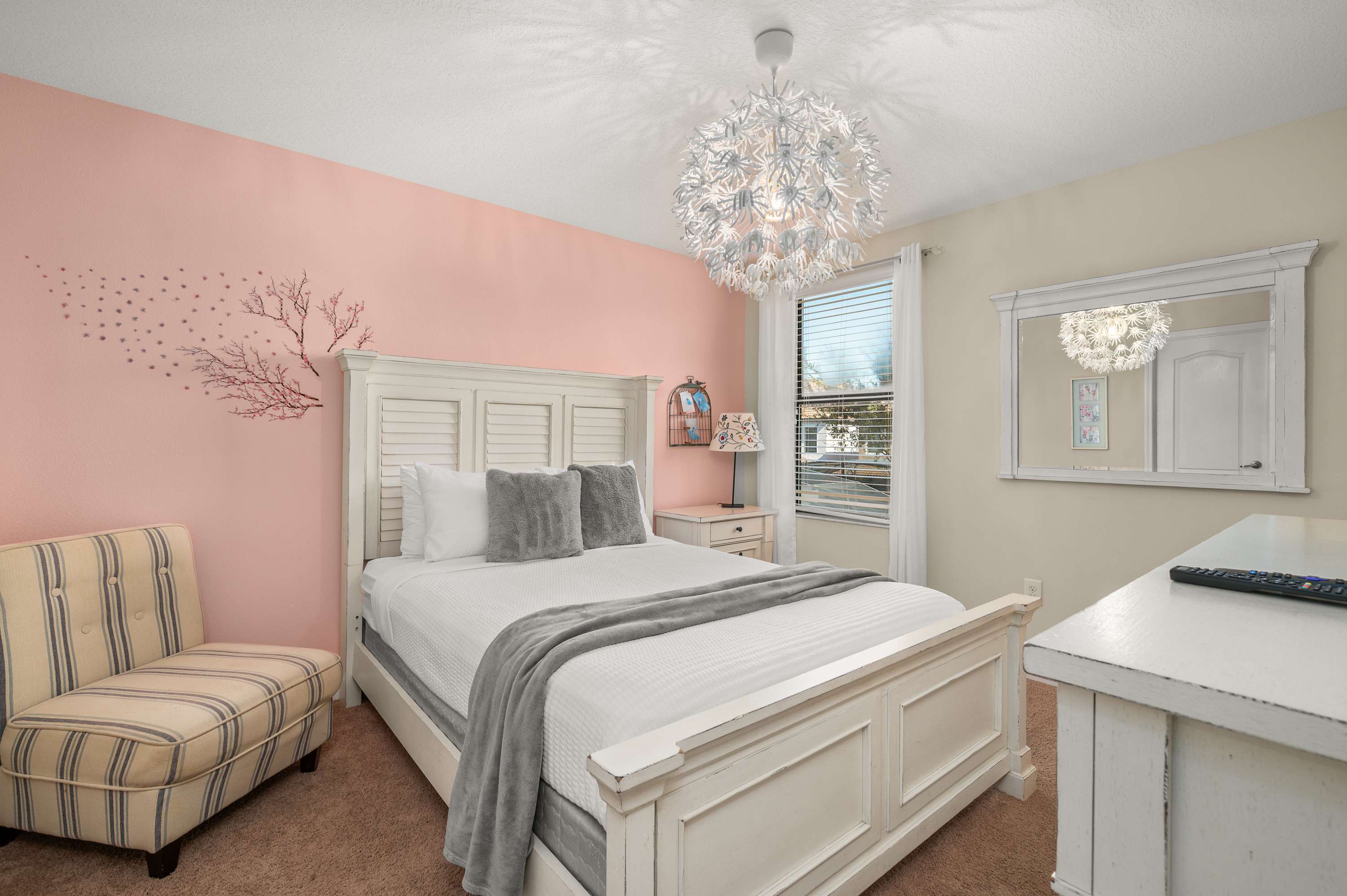 Spacious villa w/ pool, hot tub & game room