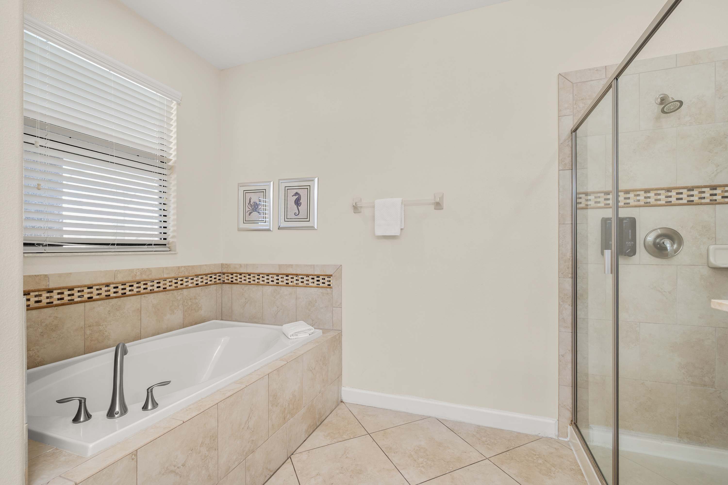 Spacious villa w/ pool, hot tub & game room