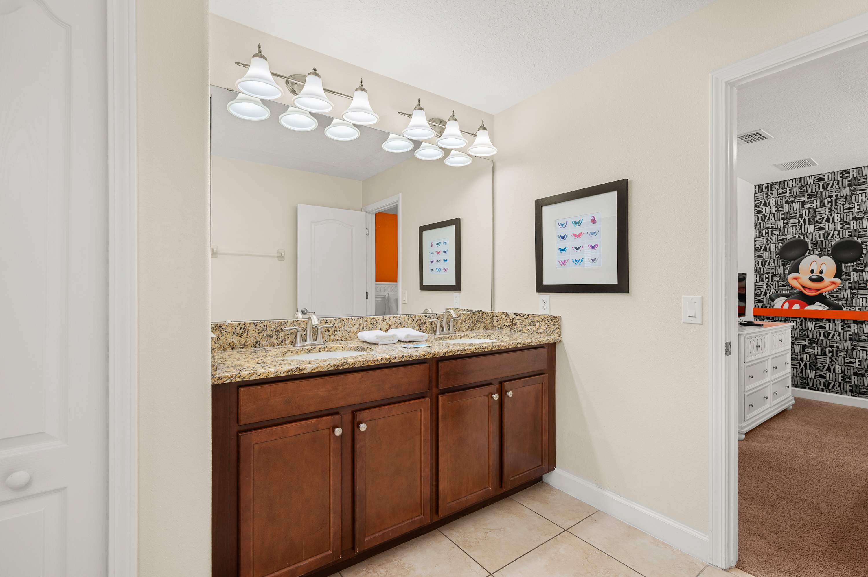 Spacious villa w/ pool, hot tub & game room