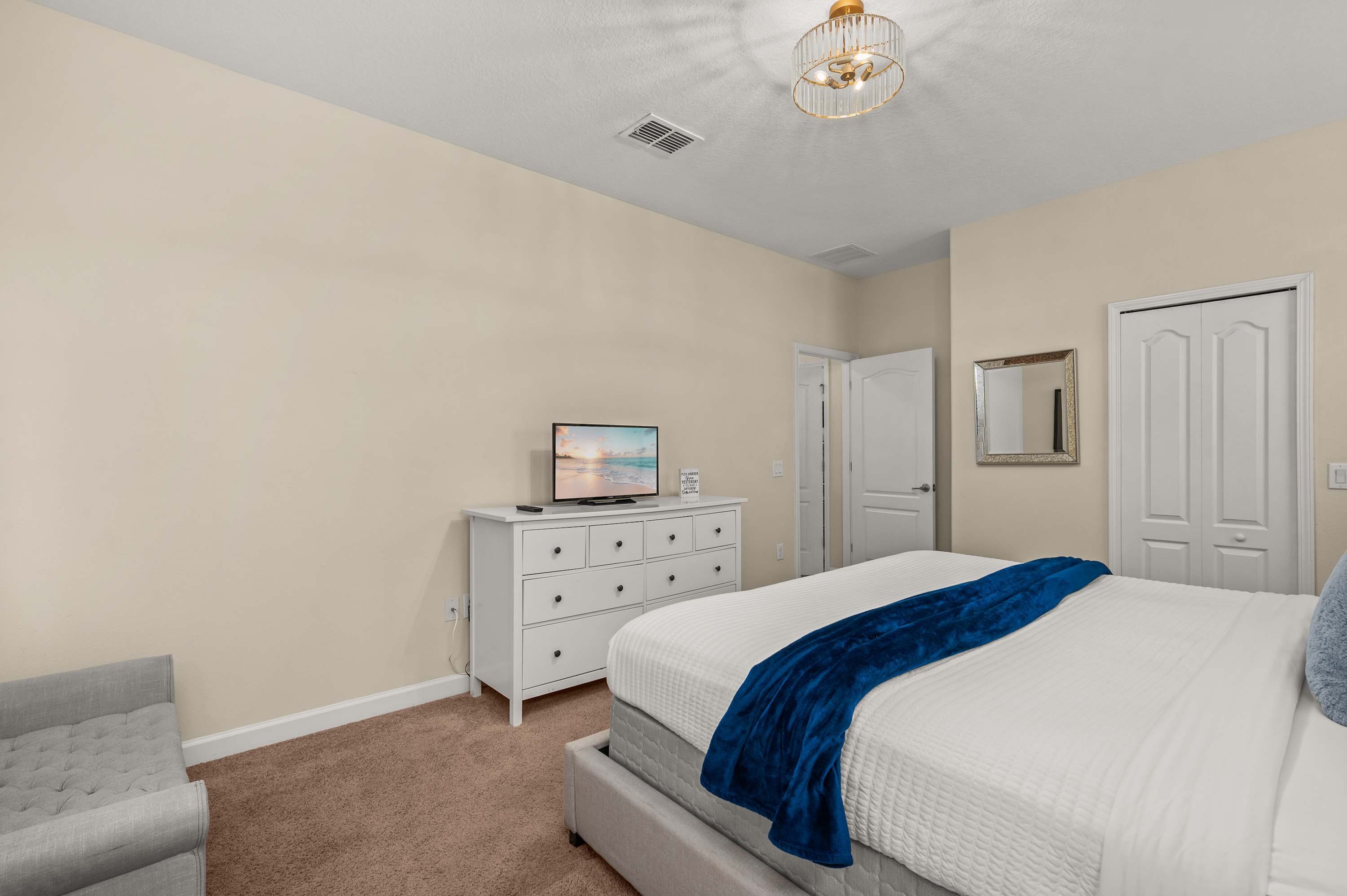 Spacious villa w/ pool, hot tub & game room