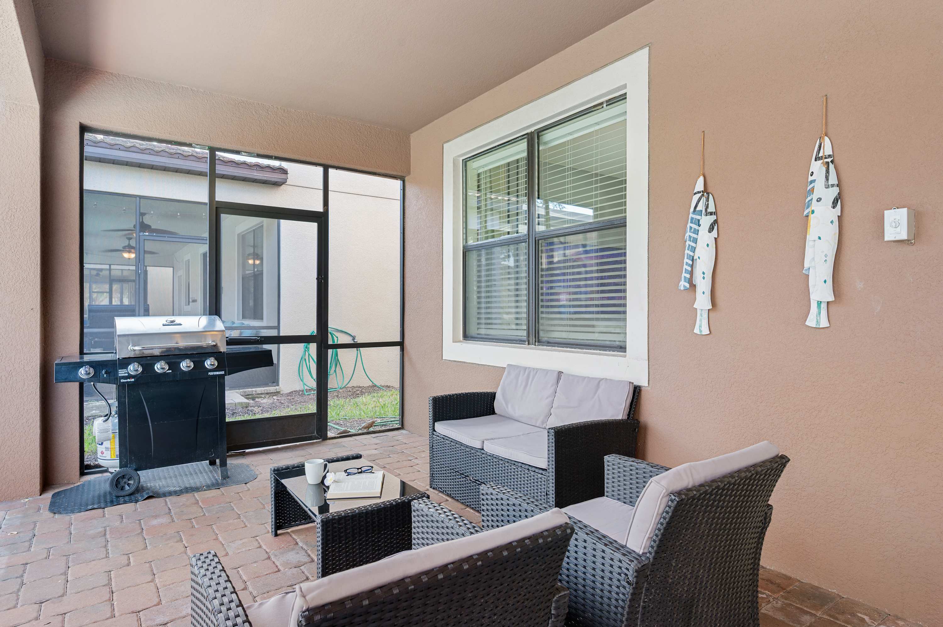 Spacious villa w/ pool, hot tub & game room