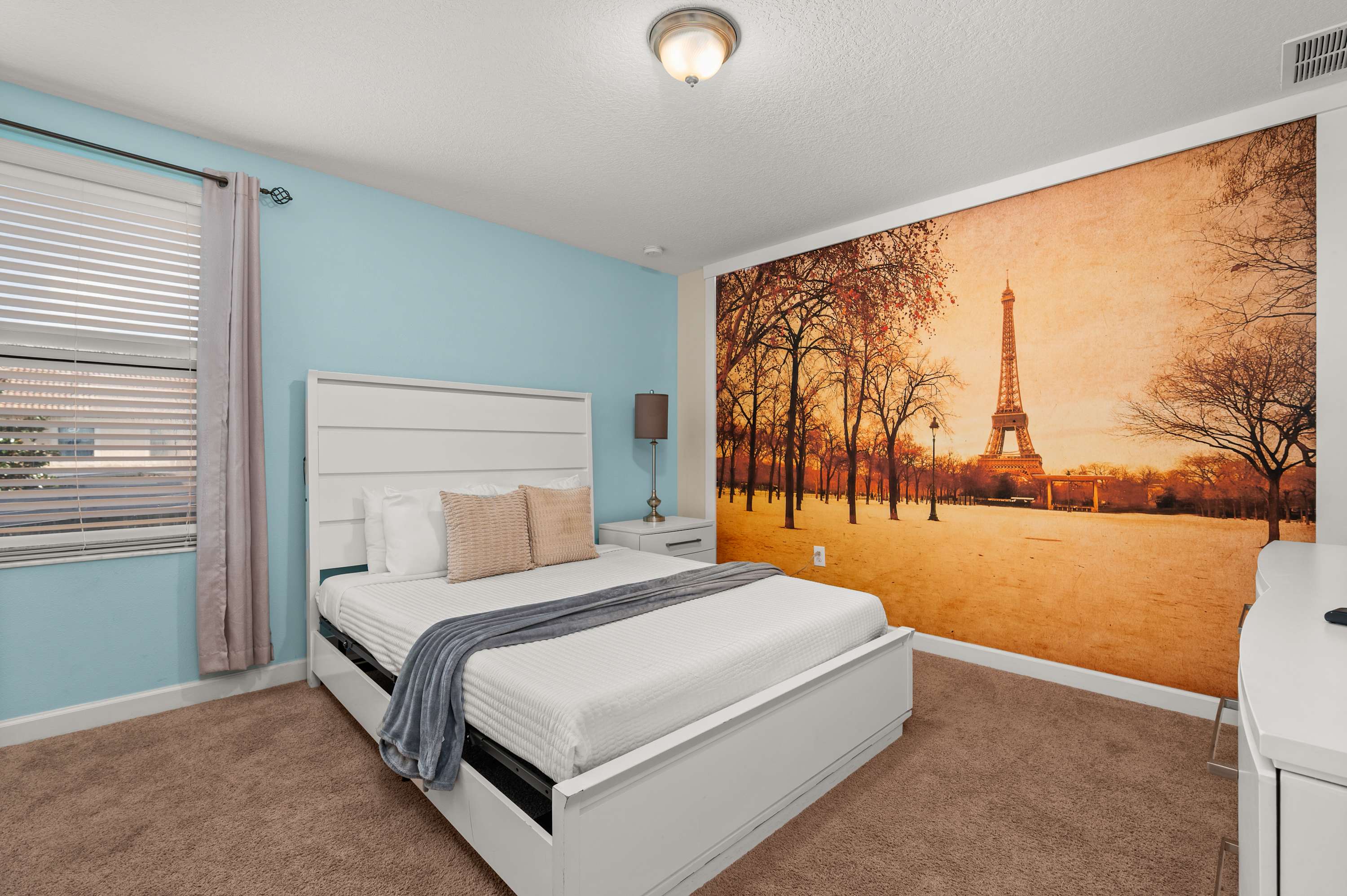 Spacious villa w/ pool, hot tub & game room