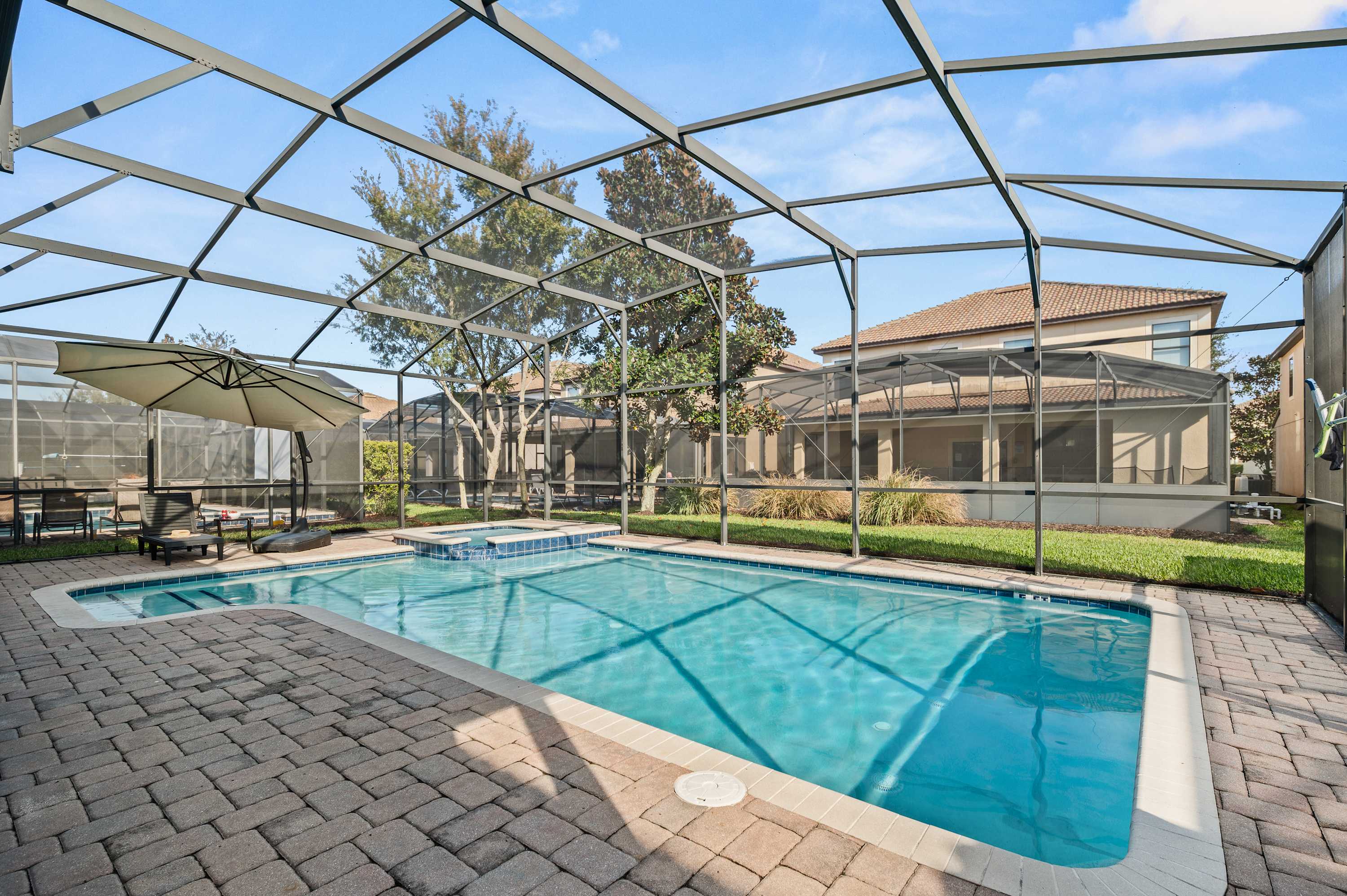 Spacious villa w/ pool, hot tub & game room