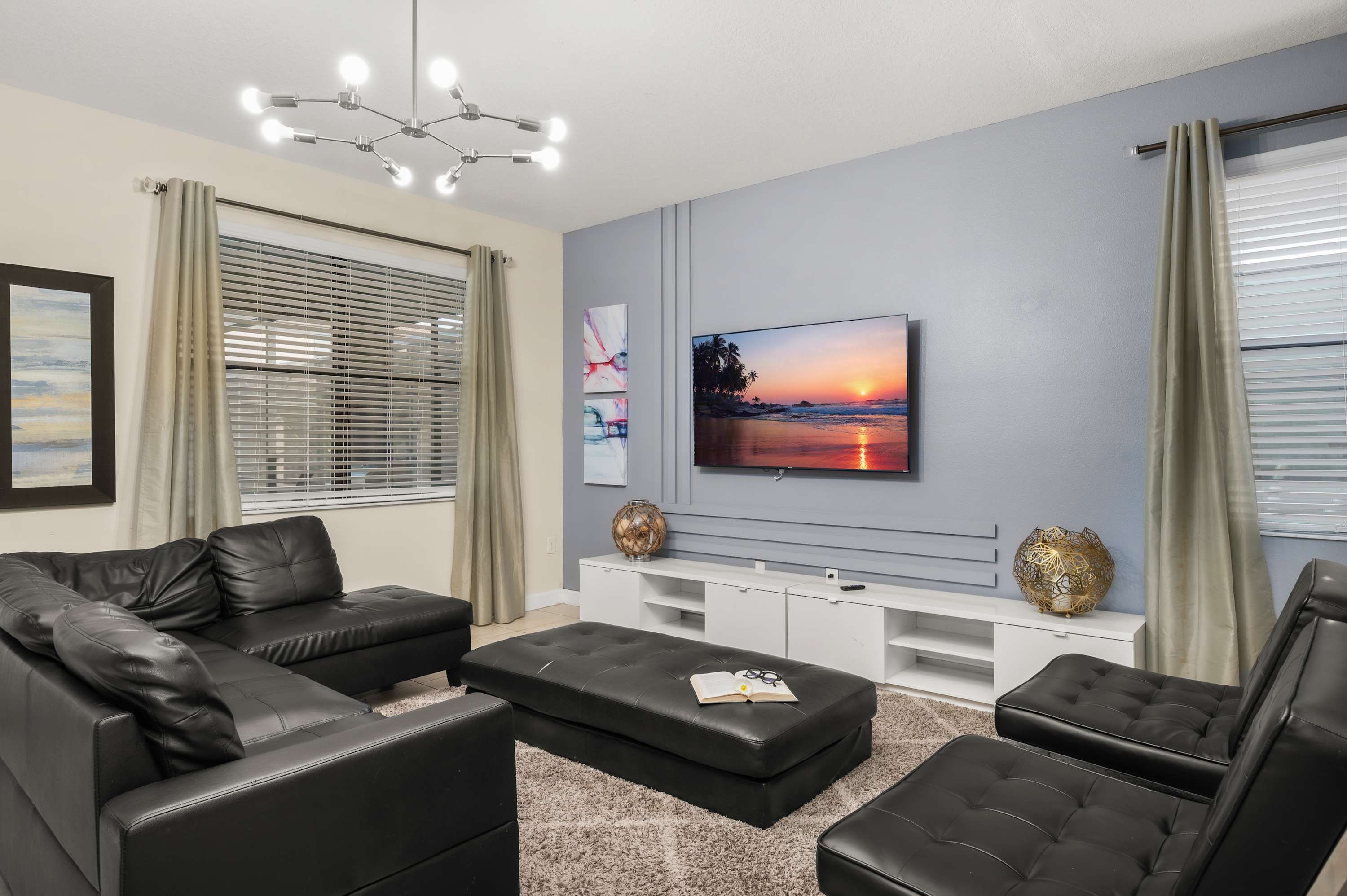 Spacious villa w/ pool, hot tub & game room