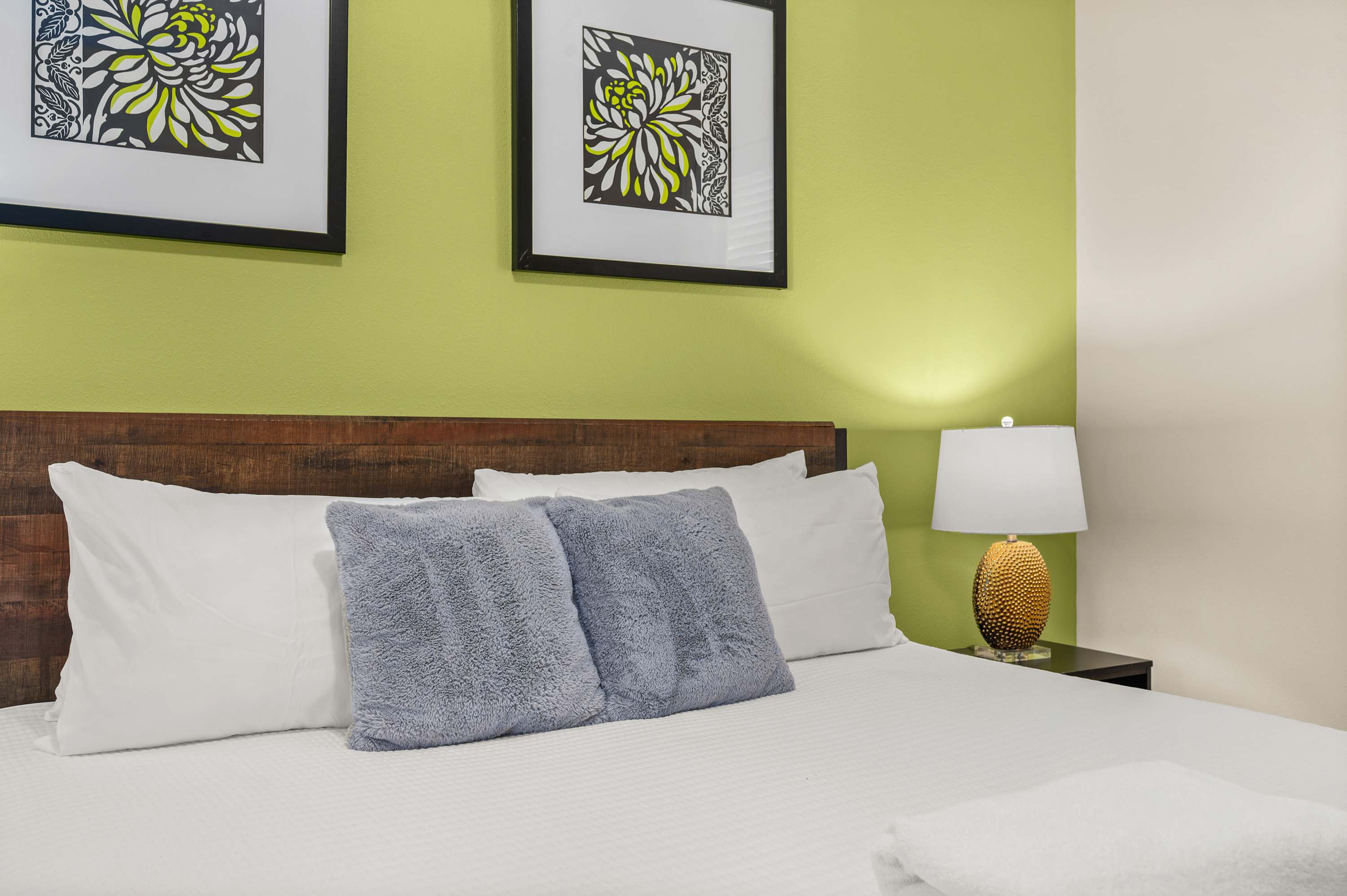 Spacious villa w/ pool, hot tub & game room