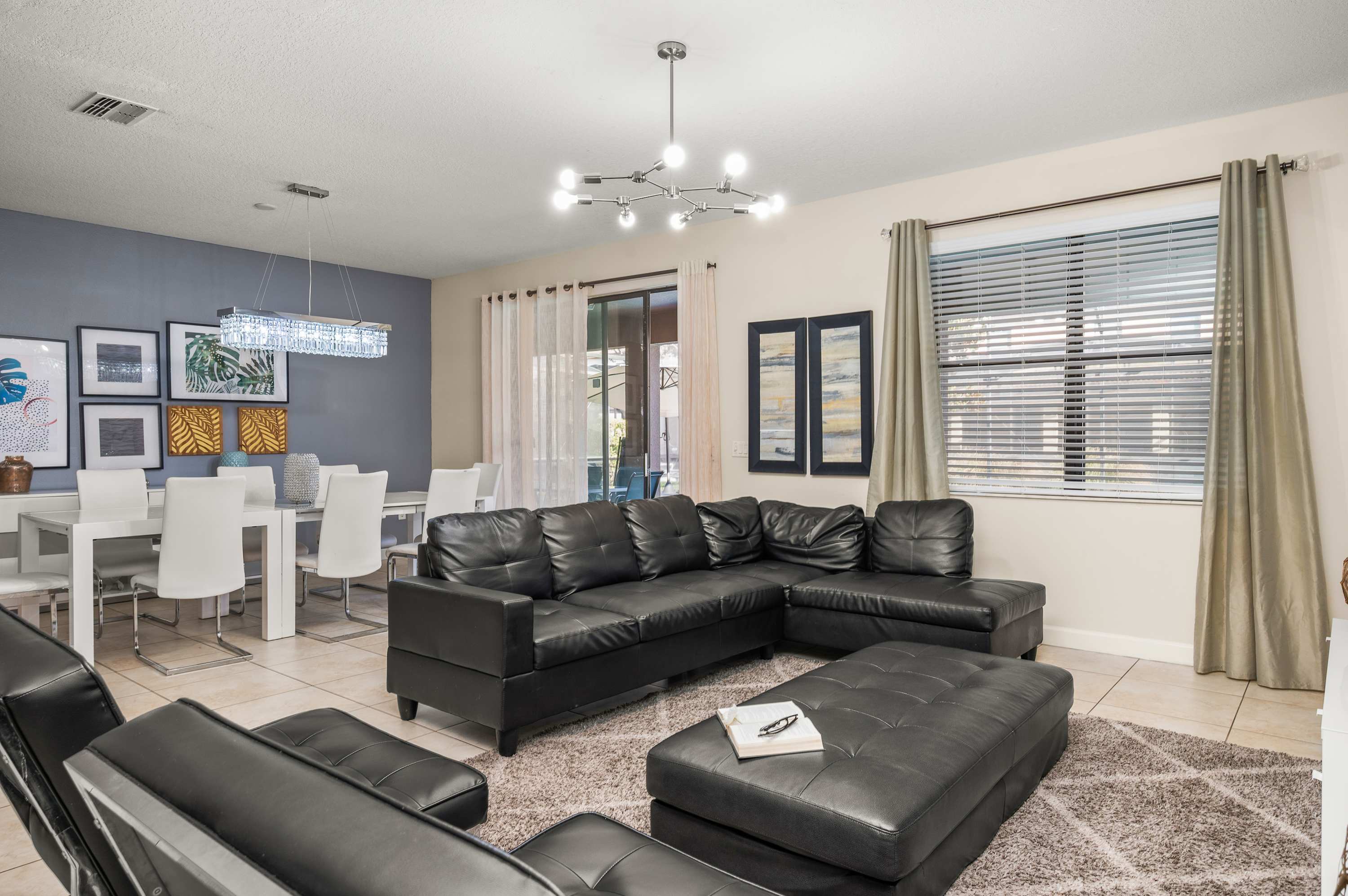 Spacious villa w/ pool, hot tub & game room