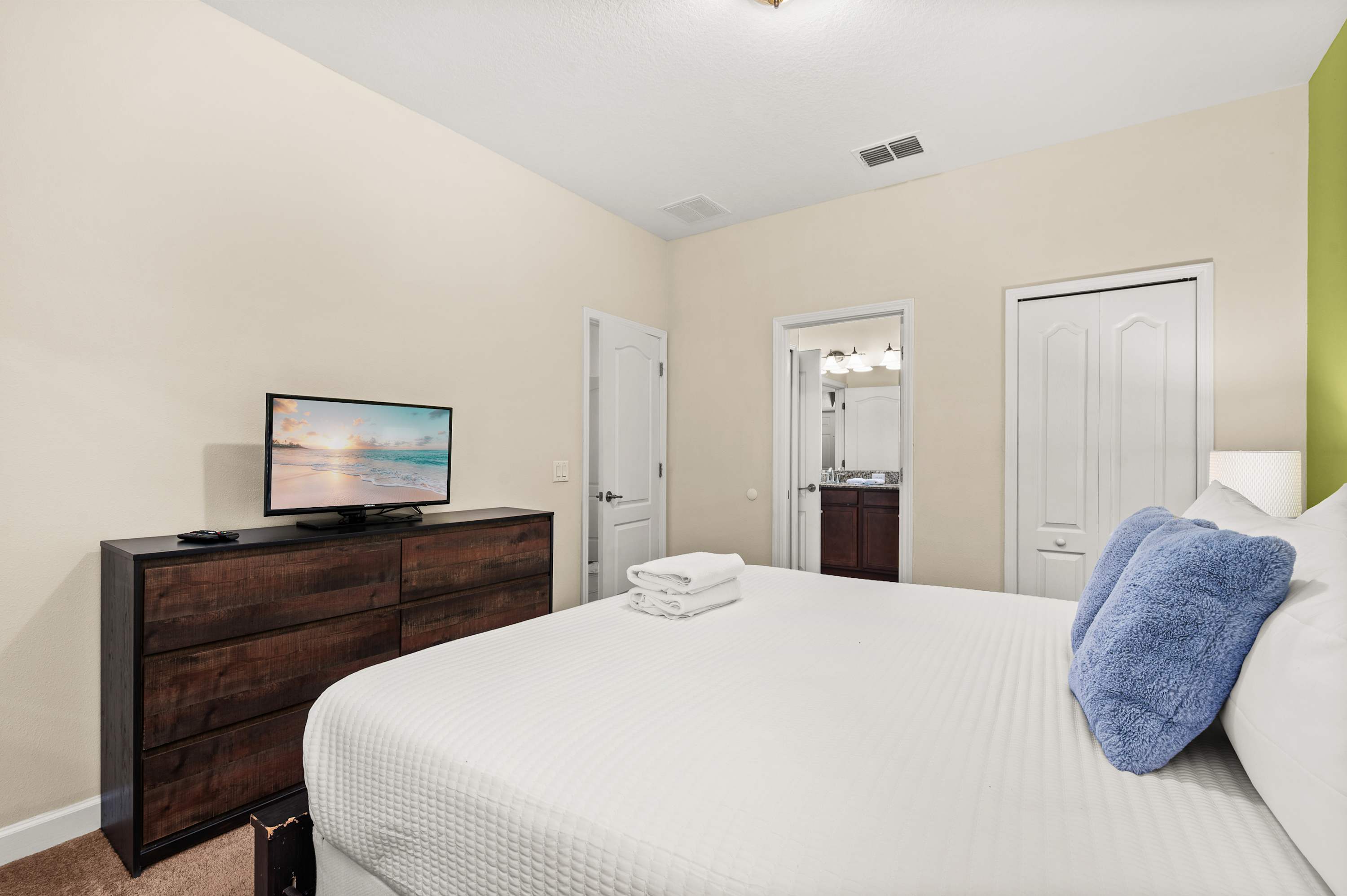 Spacious villa w/ pool, hot tub & game room