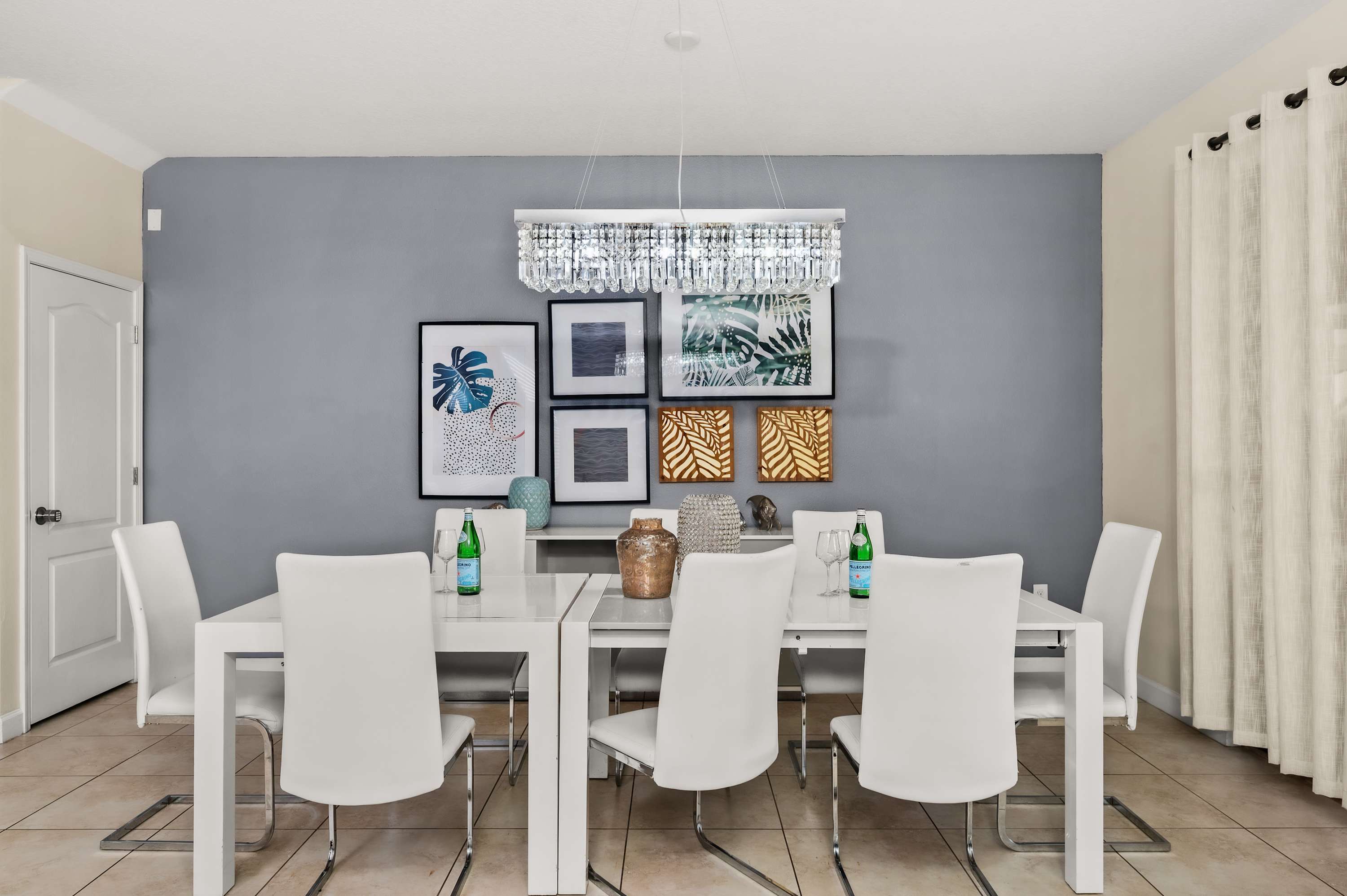 Spacious villa w/ pool, hot tub & game room