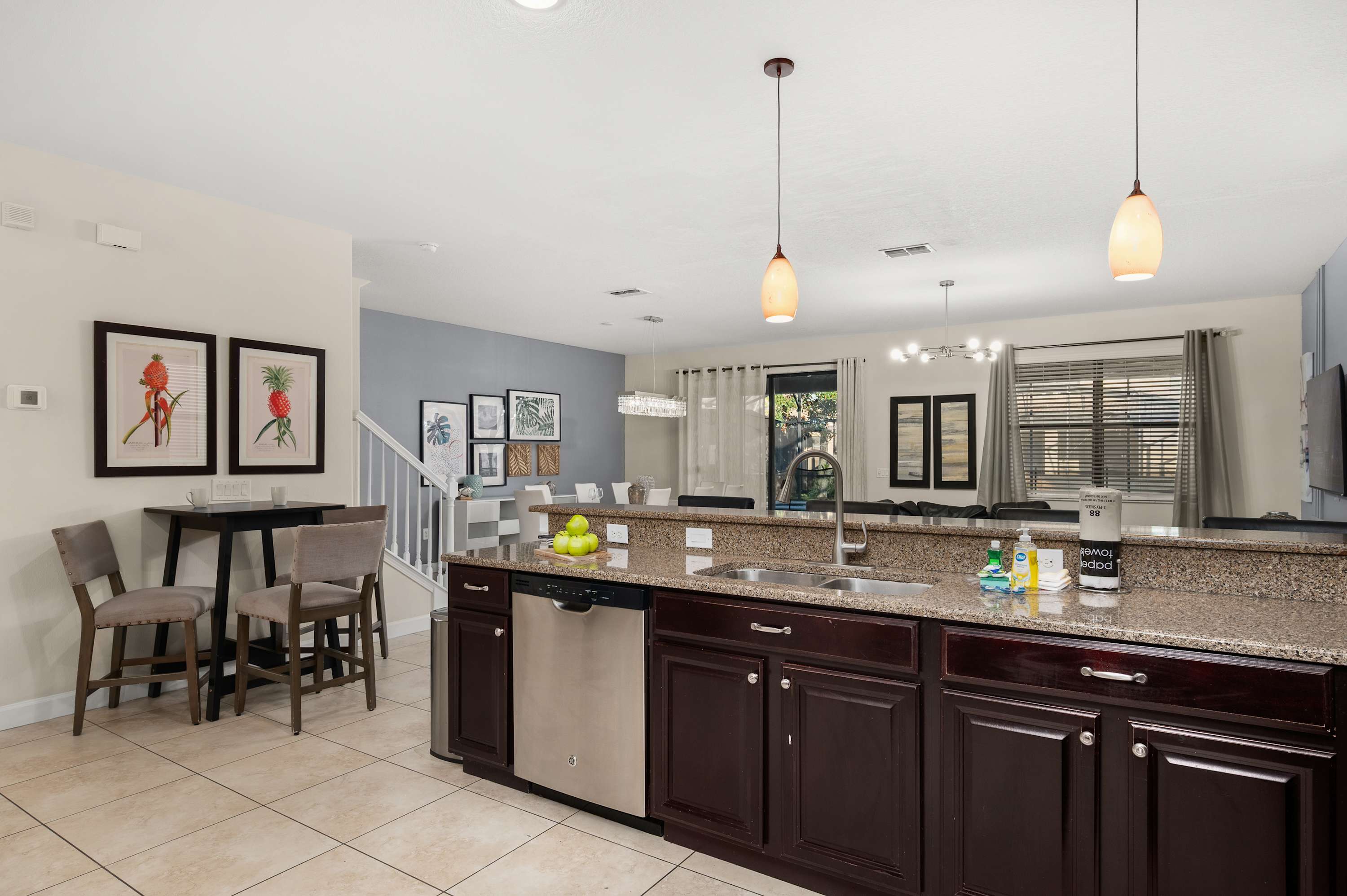 Spacious villa w/ pool, hot tub & game room