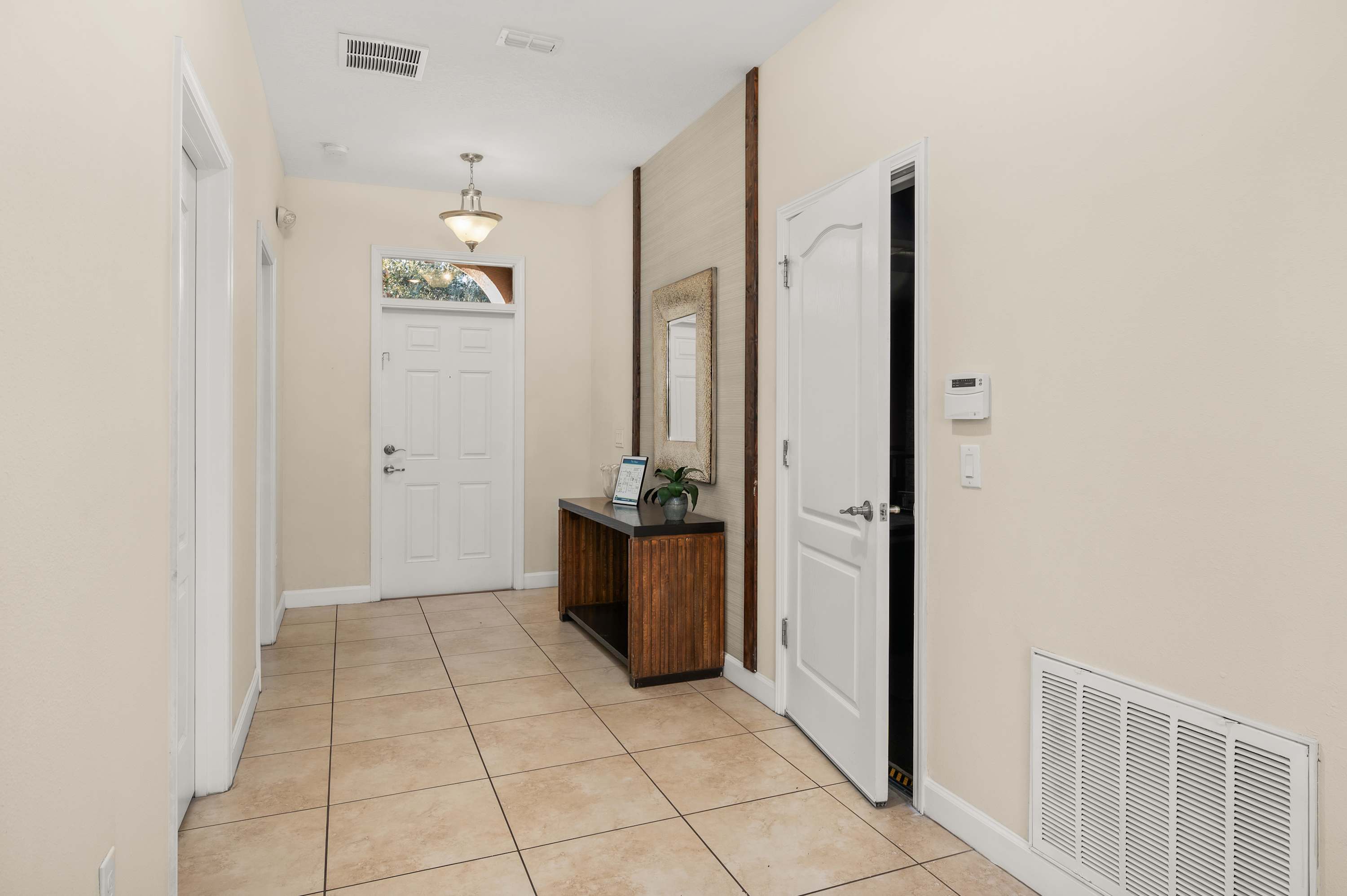 Spacious villa w/ pool, hot tub & game room