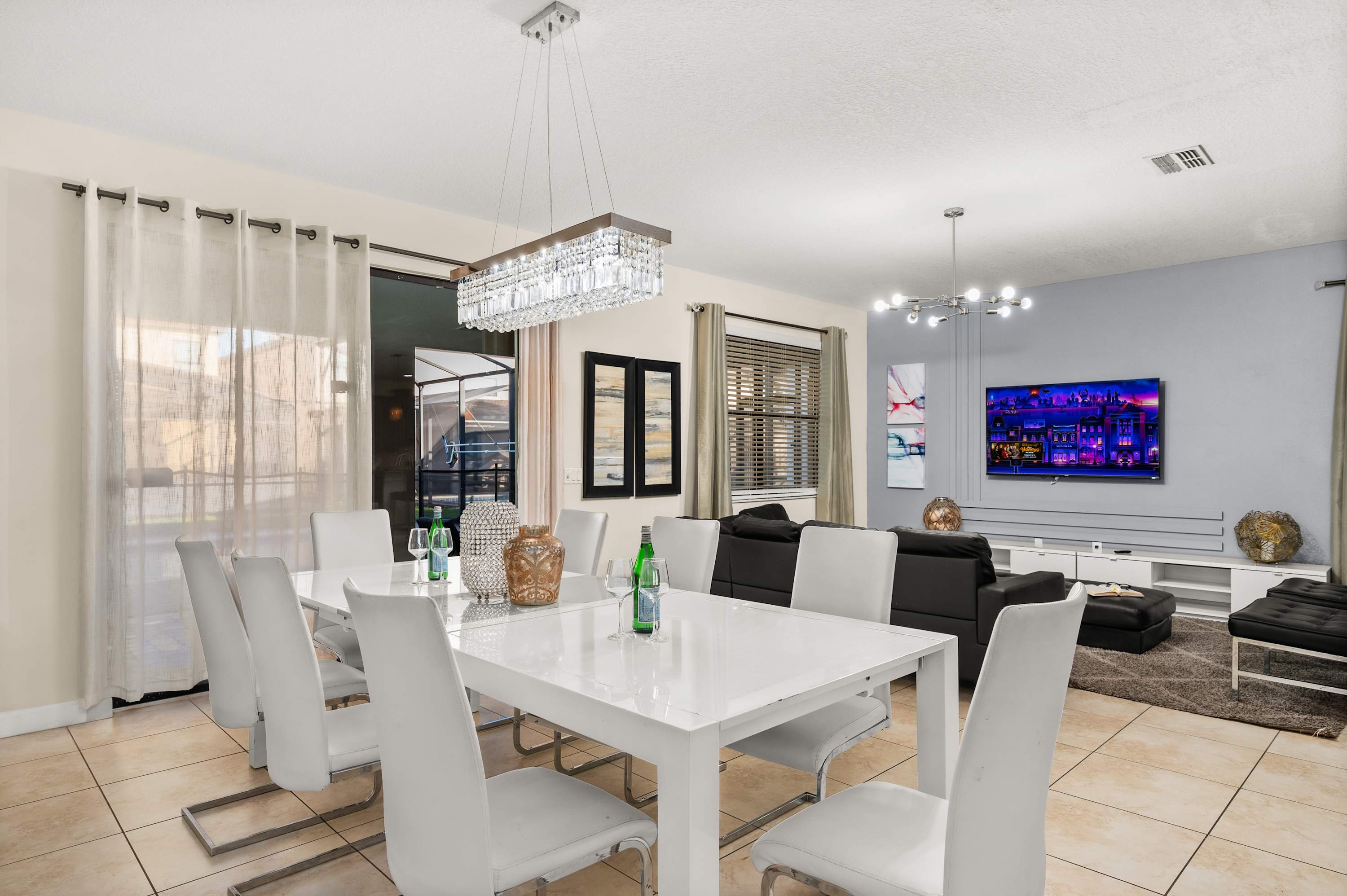 Spacious villa w/ pool, hot tub & game room