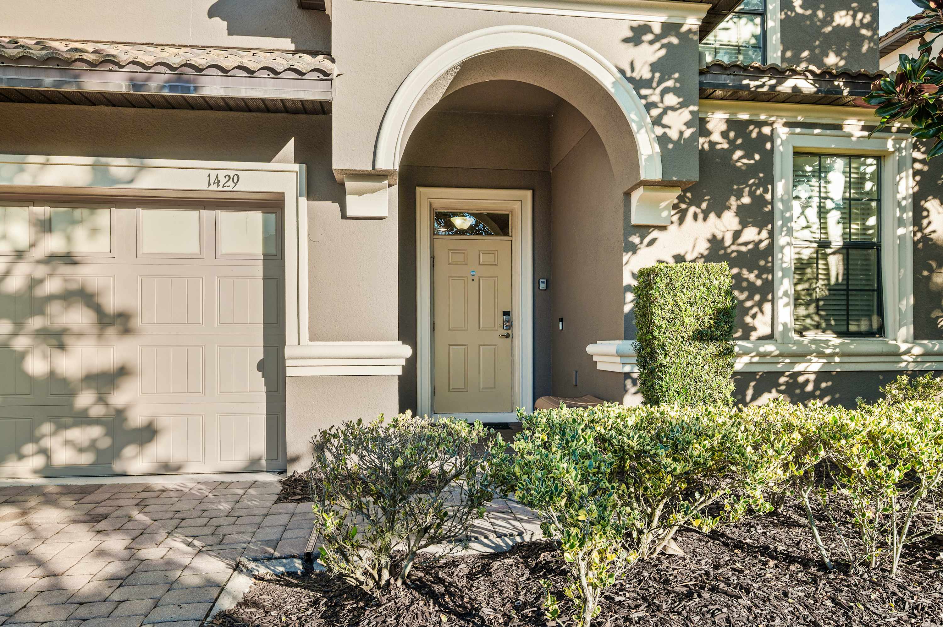 Spacious villa w/ pool, hot tub & game room