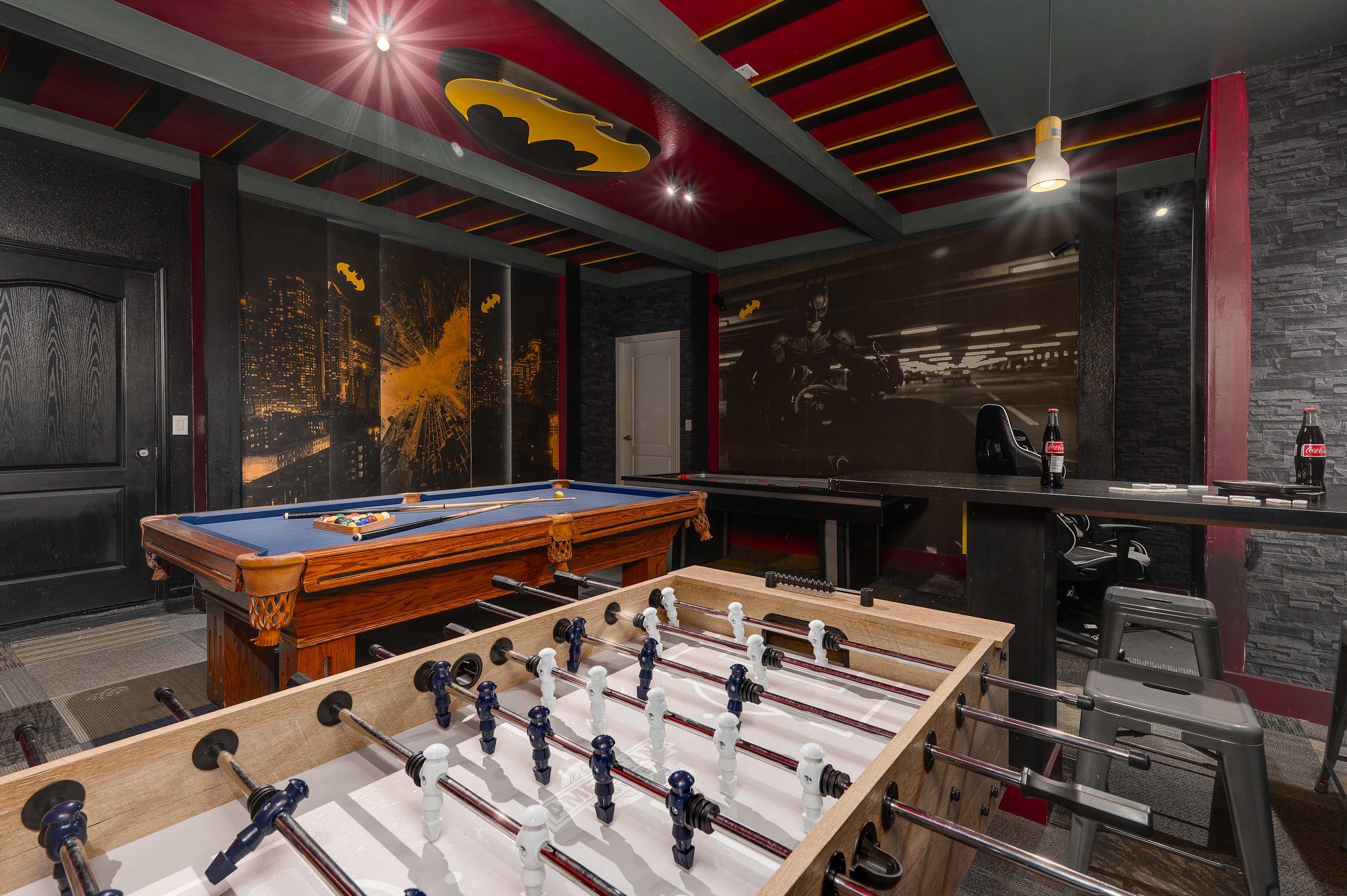 Spacious villa w/ pool, hot tub & game room