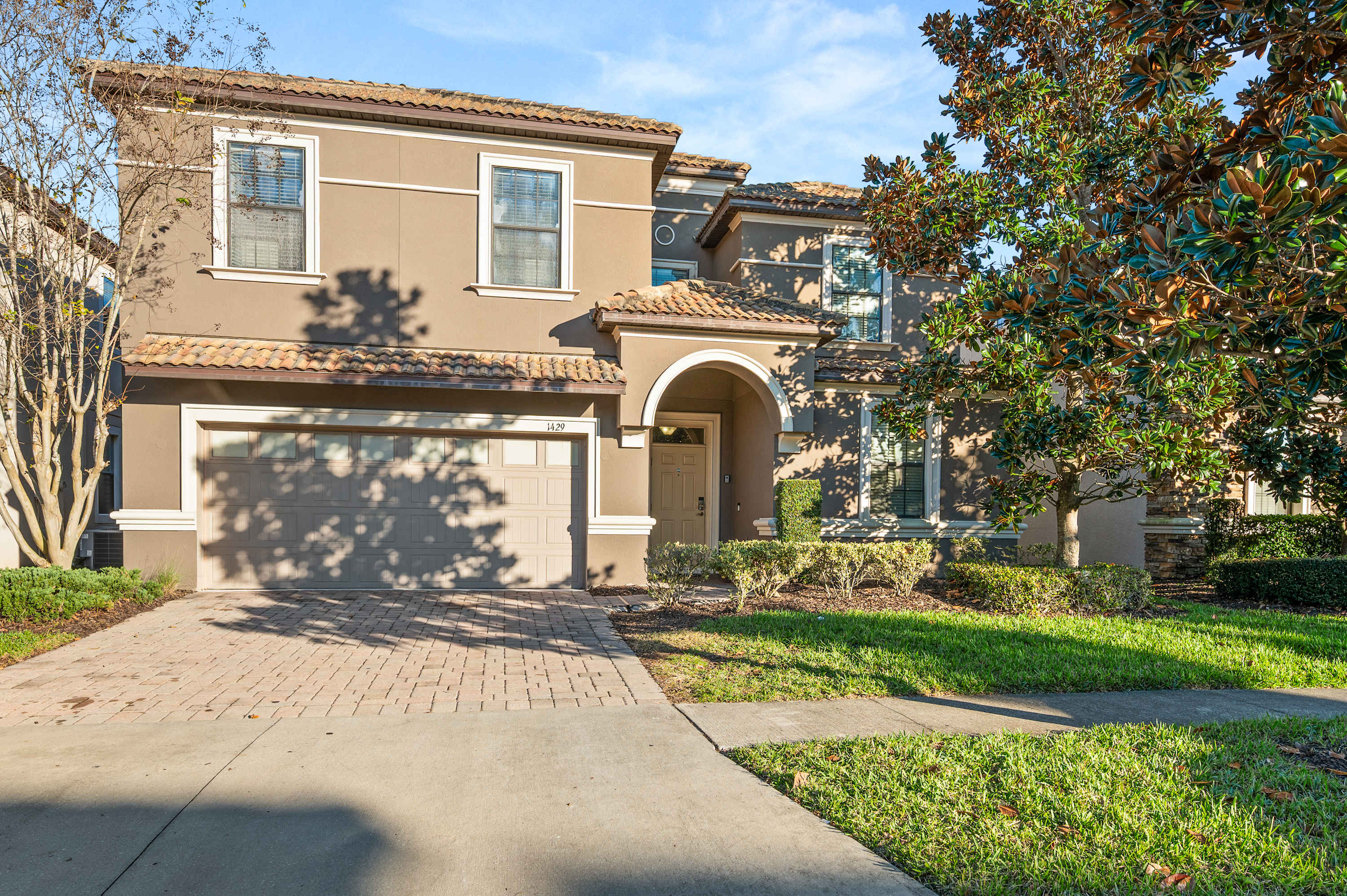 Spacious villa w/ pool, hot tub & game room