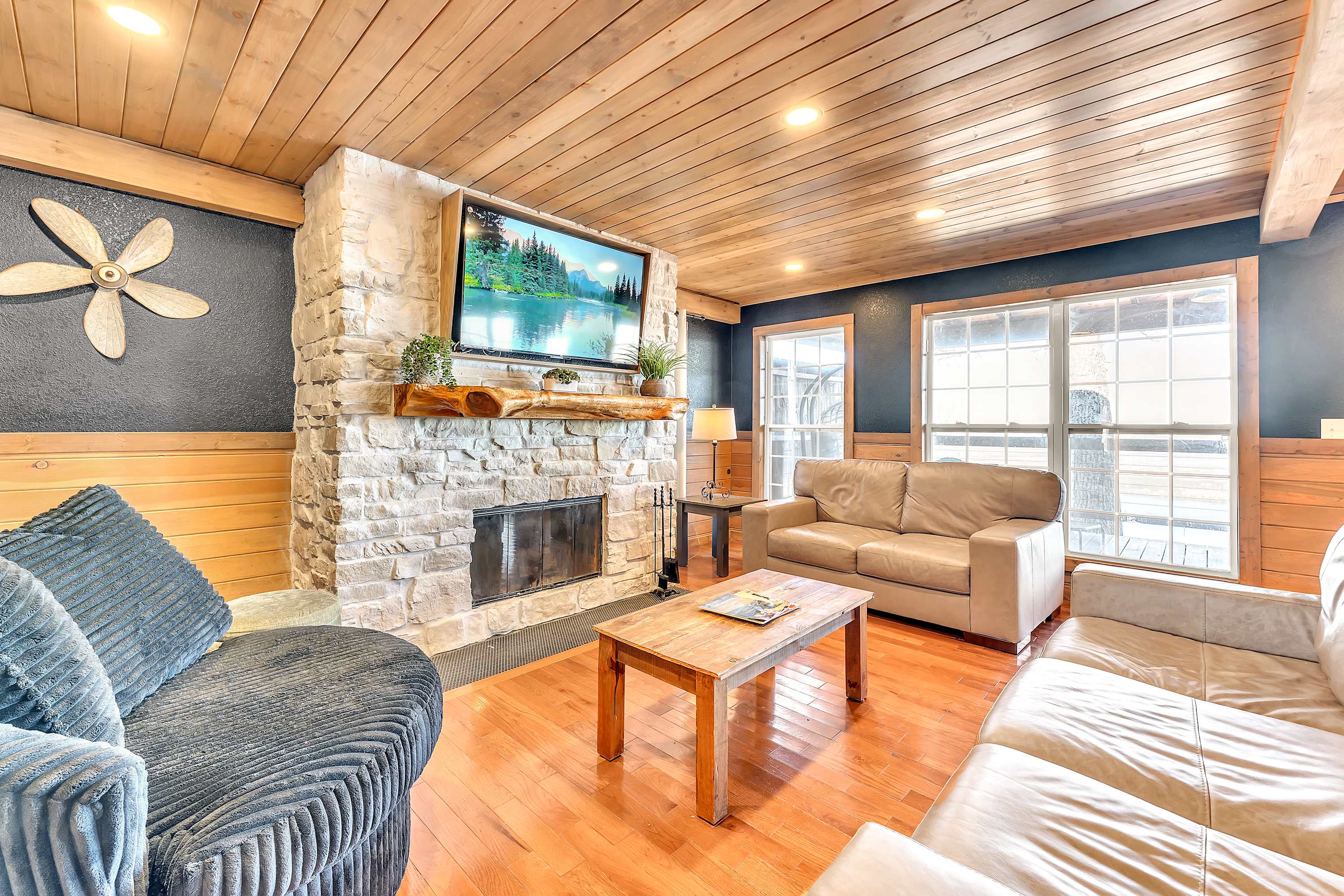 Attitude Adjustment Cabin with hot tub, fire pit, & indoor pool! — Bryant, AL — vacation rental