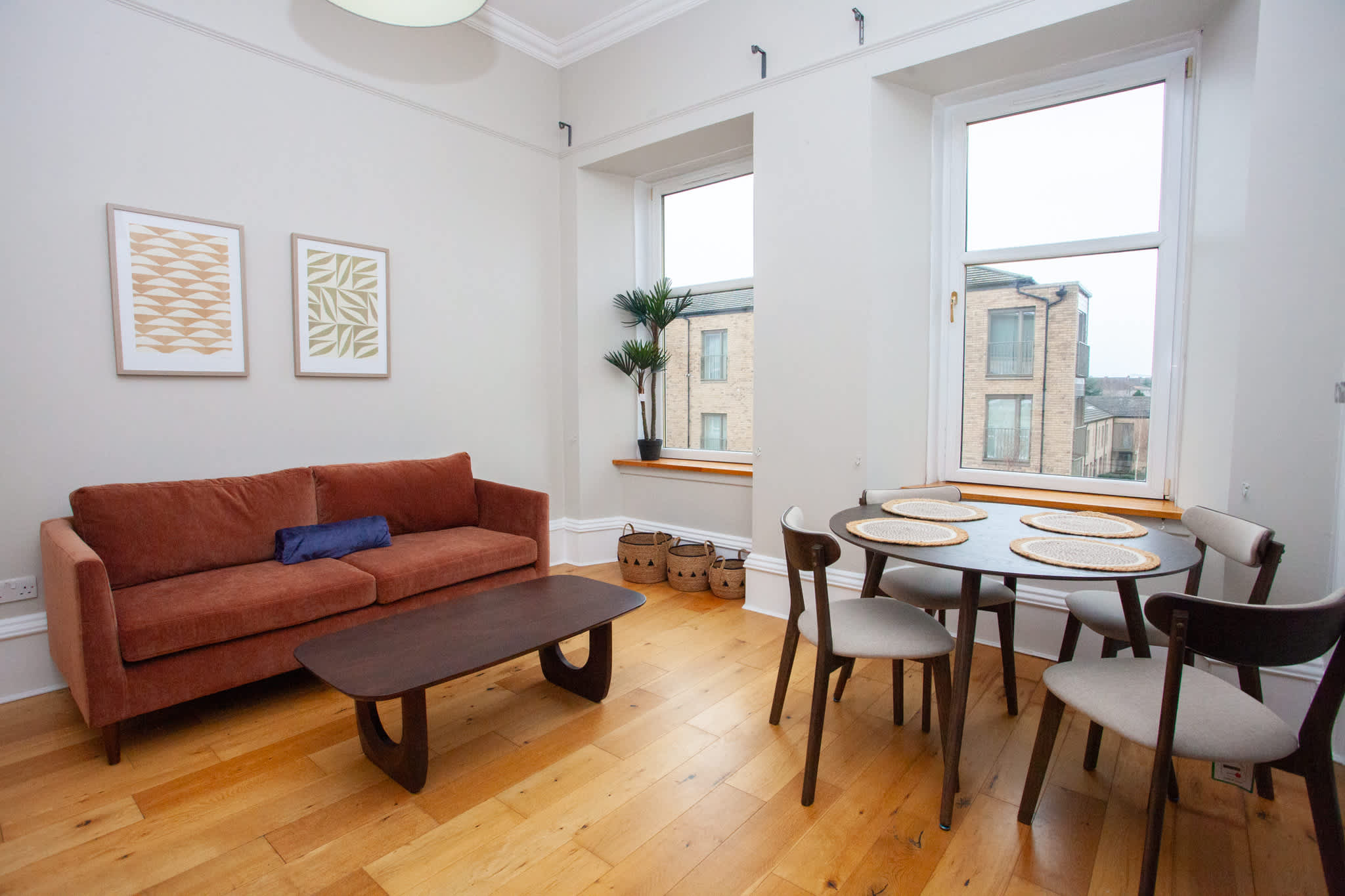 Stylish Southside 3 Bedroom Flat with Free Parking in 2/3 4 Clutha Street G51 1BL - Property image 3 - VivreStays