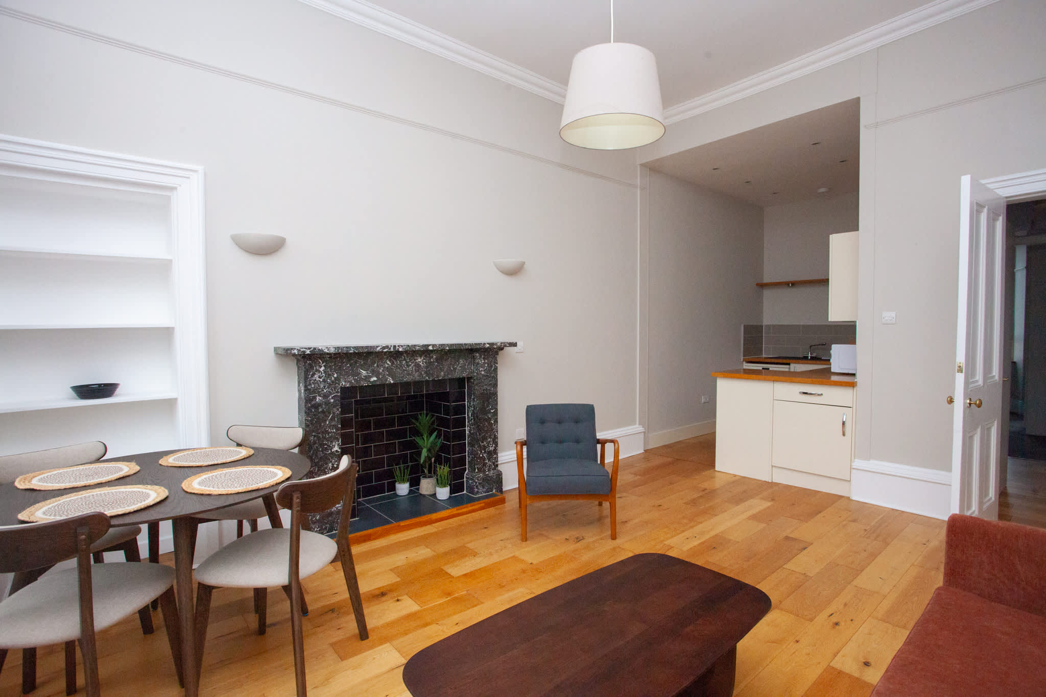 Stylish Southside 3 Bedroom Flat with Free Parking in 2/3 4 Clutha Street G51 1BL - Property image 5 - VivreStays