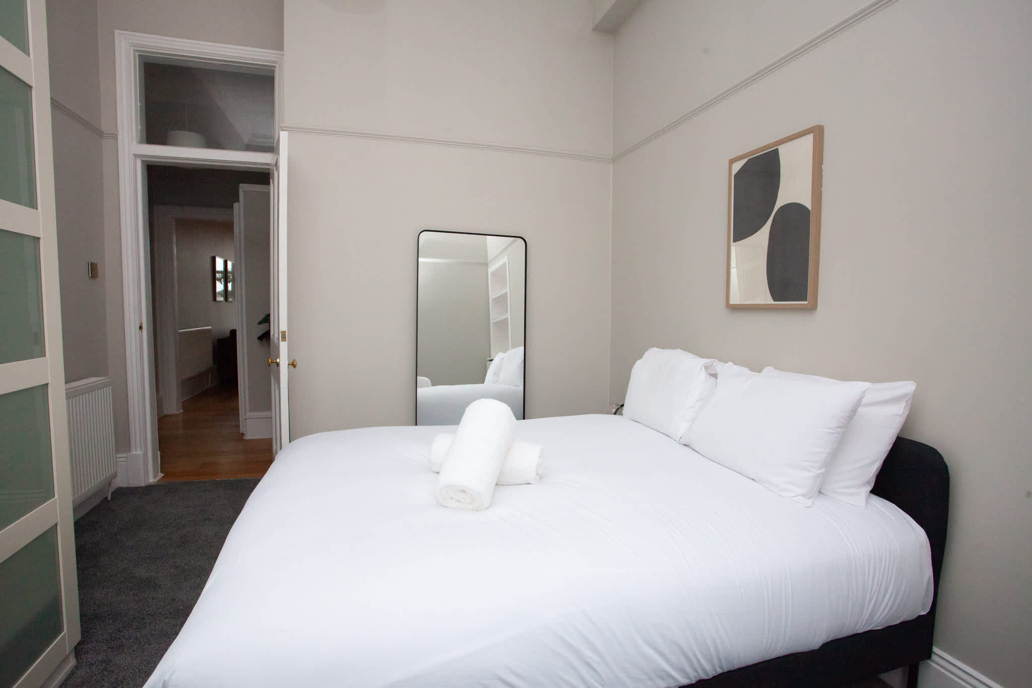 Stylish Southside 3 Bedroom Flat with Free Parking in 2/3 4 Clutha Street G51 1BL - Property image 9 - VivreStays