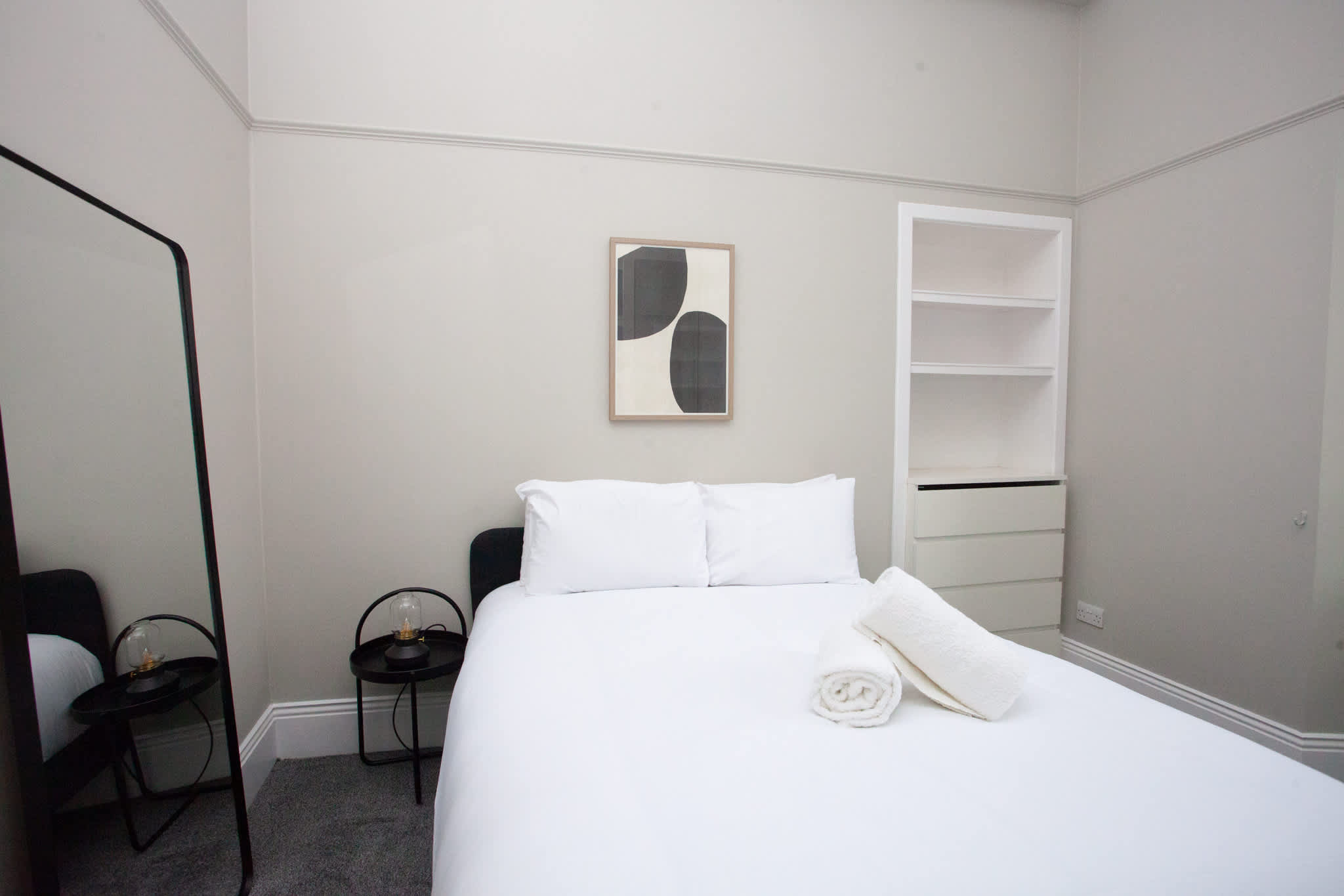 Stylish Southside 3 Bedroom Flat with Free Parking in 2/3 4 Clutha Street G51 1BL - Property image 8 - VivreStays