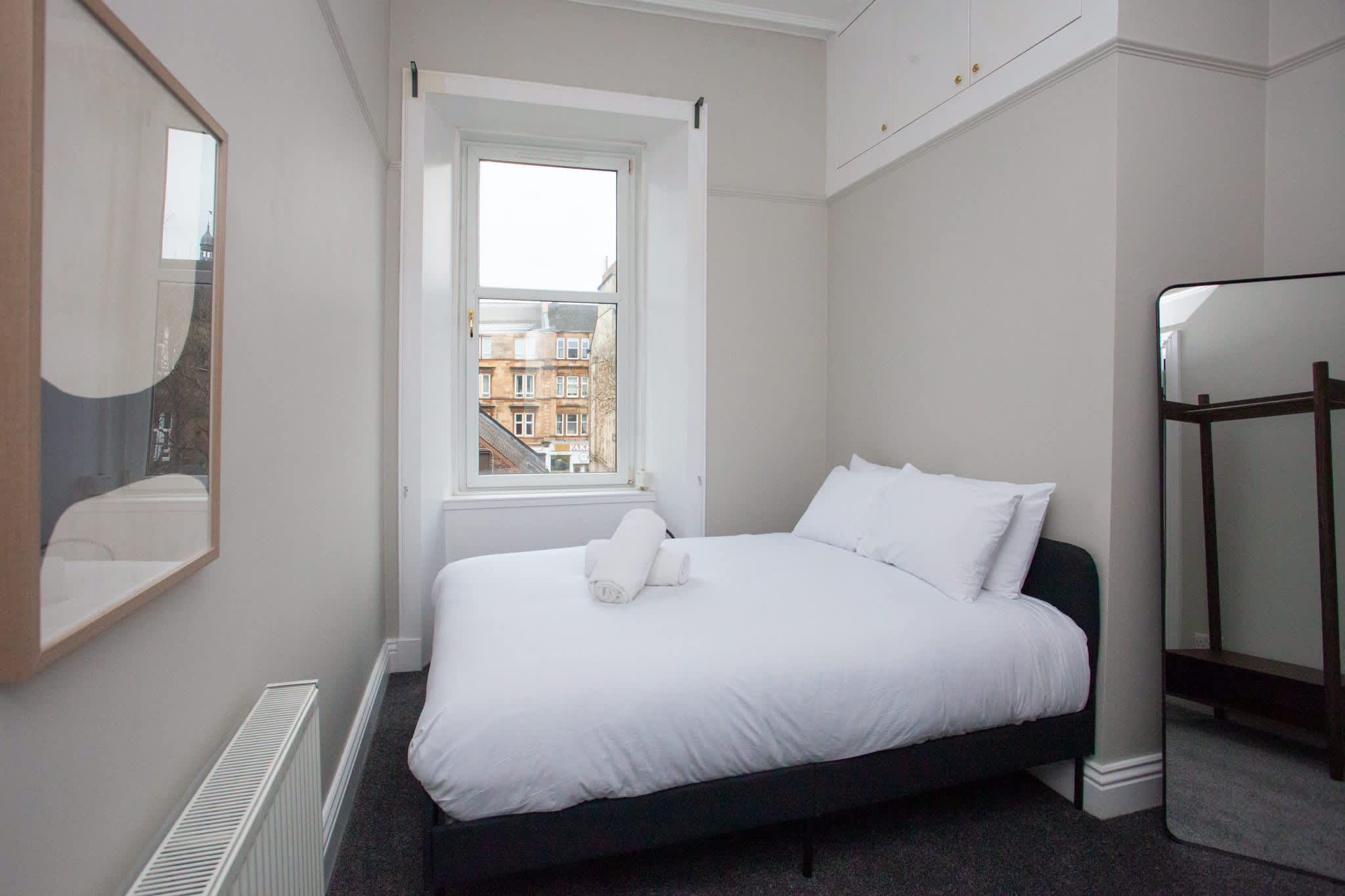 Stylish Southside 3 Bedroom Flat with Free Parking in 2/3 4 Clutha Street G51 1BL - Property image 10 - VivreStays