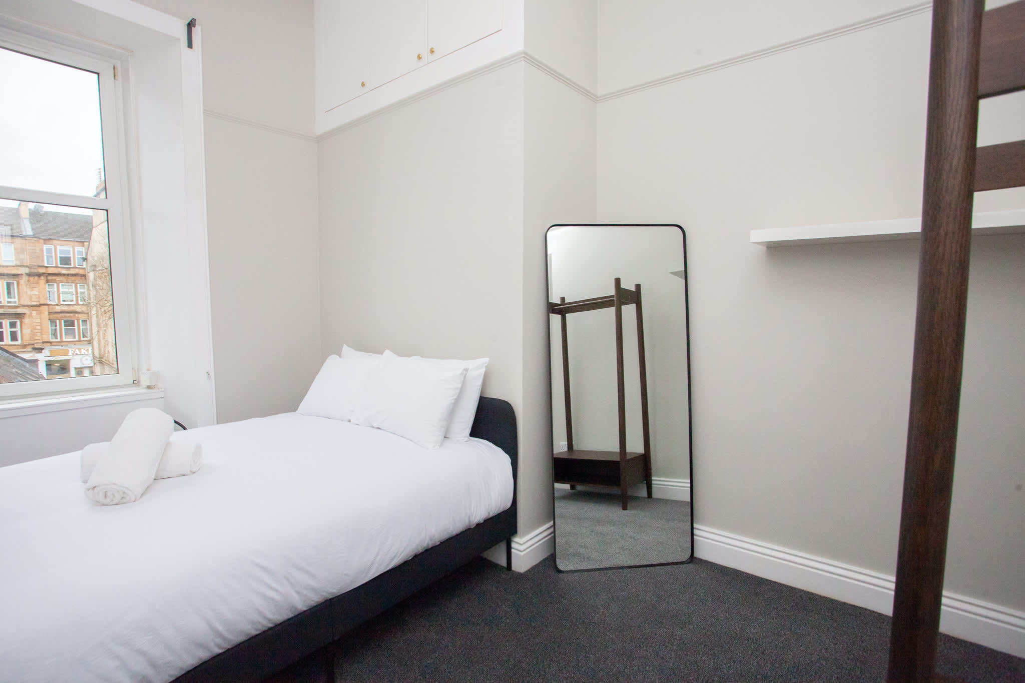 Stylish Southside 3 Bedroom Flat with Free Parking in 2/3 4 Clutha Street G51 1BL - Property image 11 - VivreStays