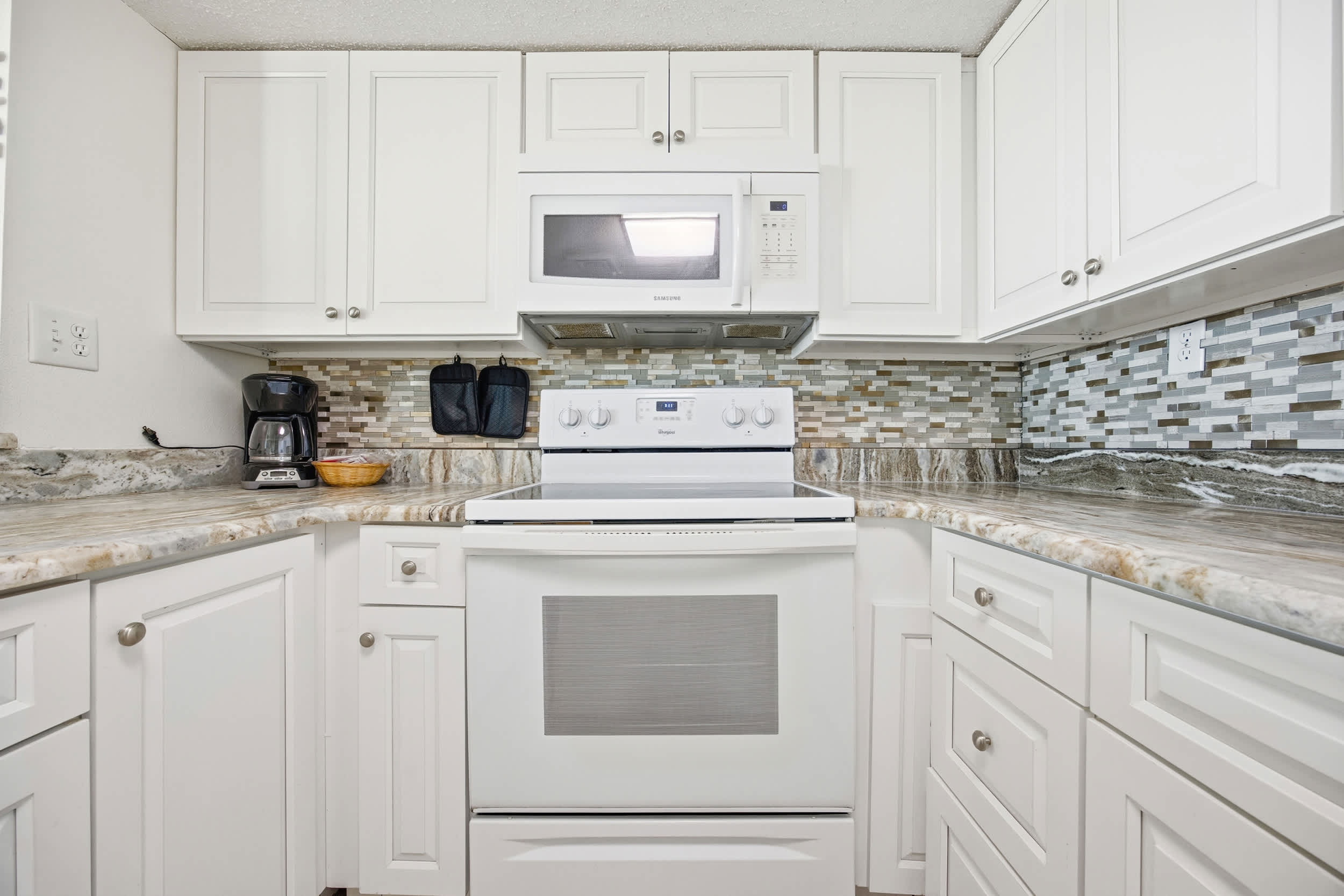 Serenity Suite Oceanfront w Reclining Sofa