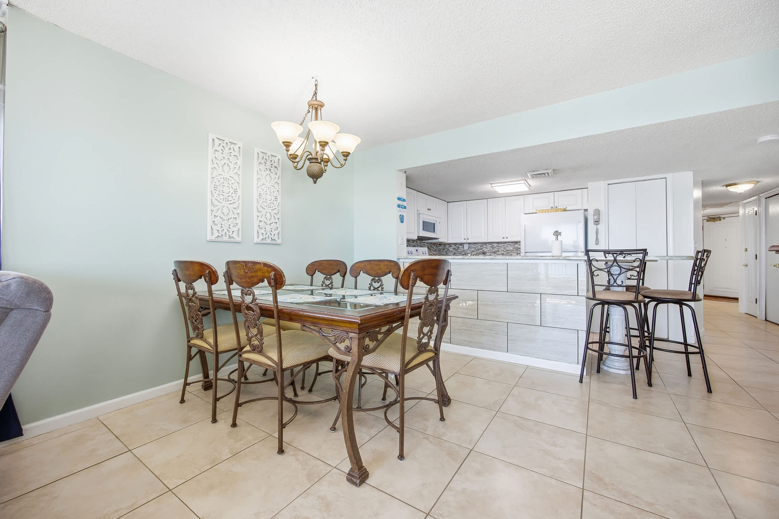 Serenity Suite Oceanfront w Reclining Sofa